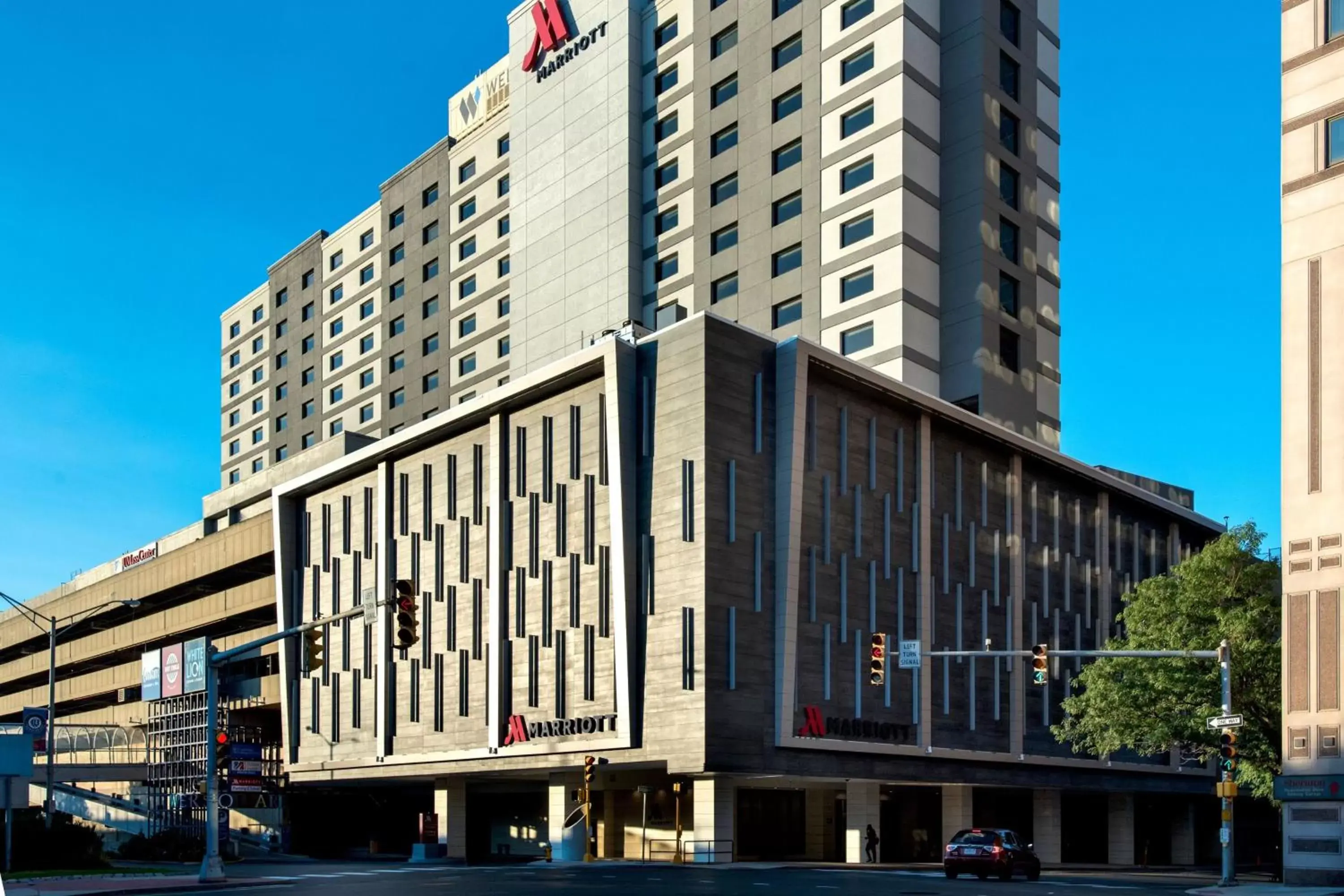 Property Building in Marriott Springfield Downtown