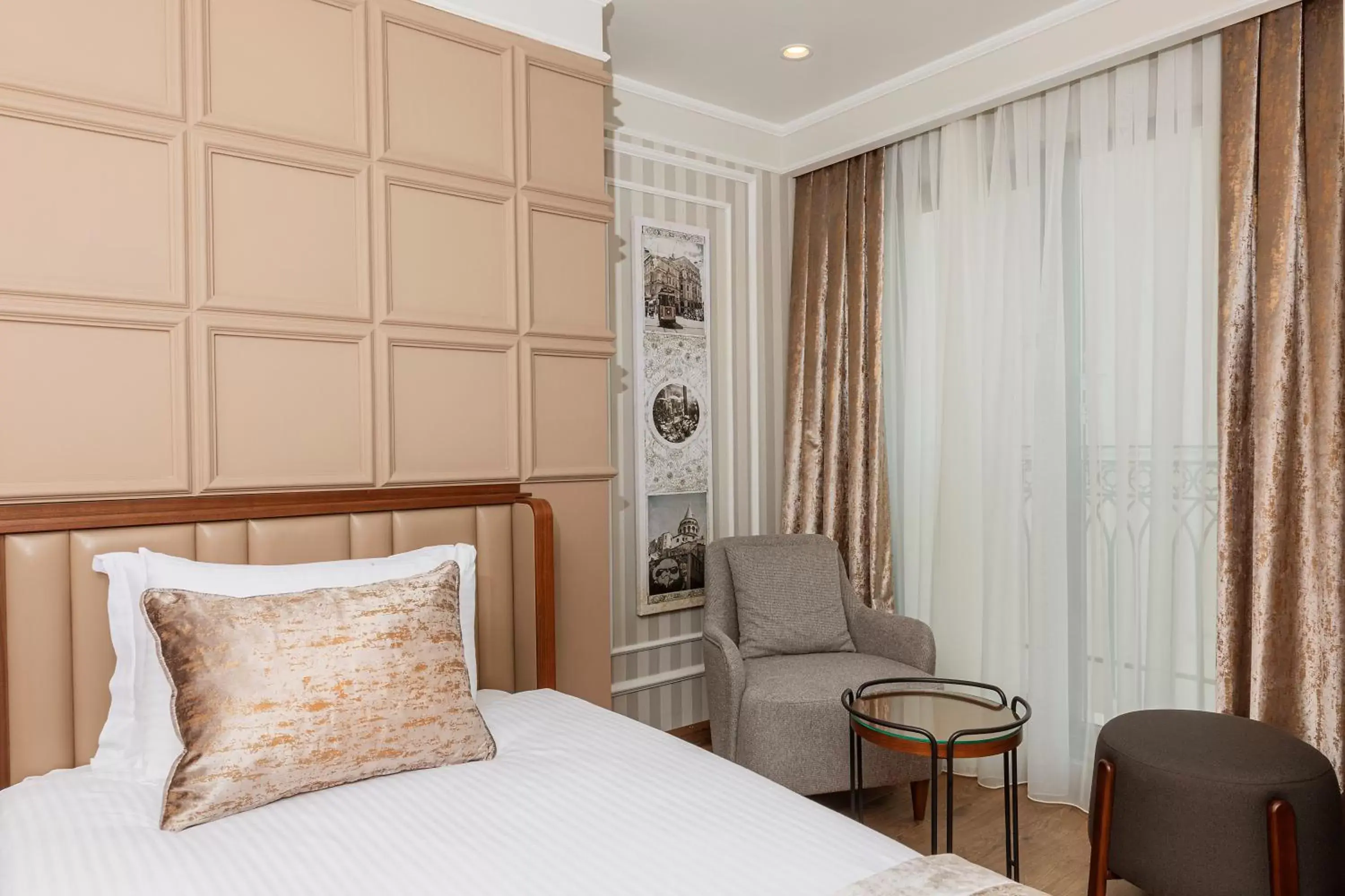 Seating area, Bed in Mukarnas Pera Hotel