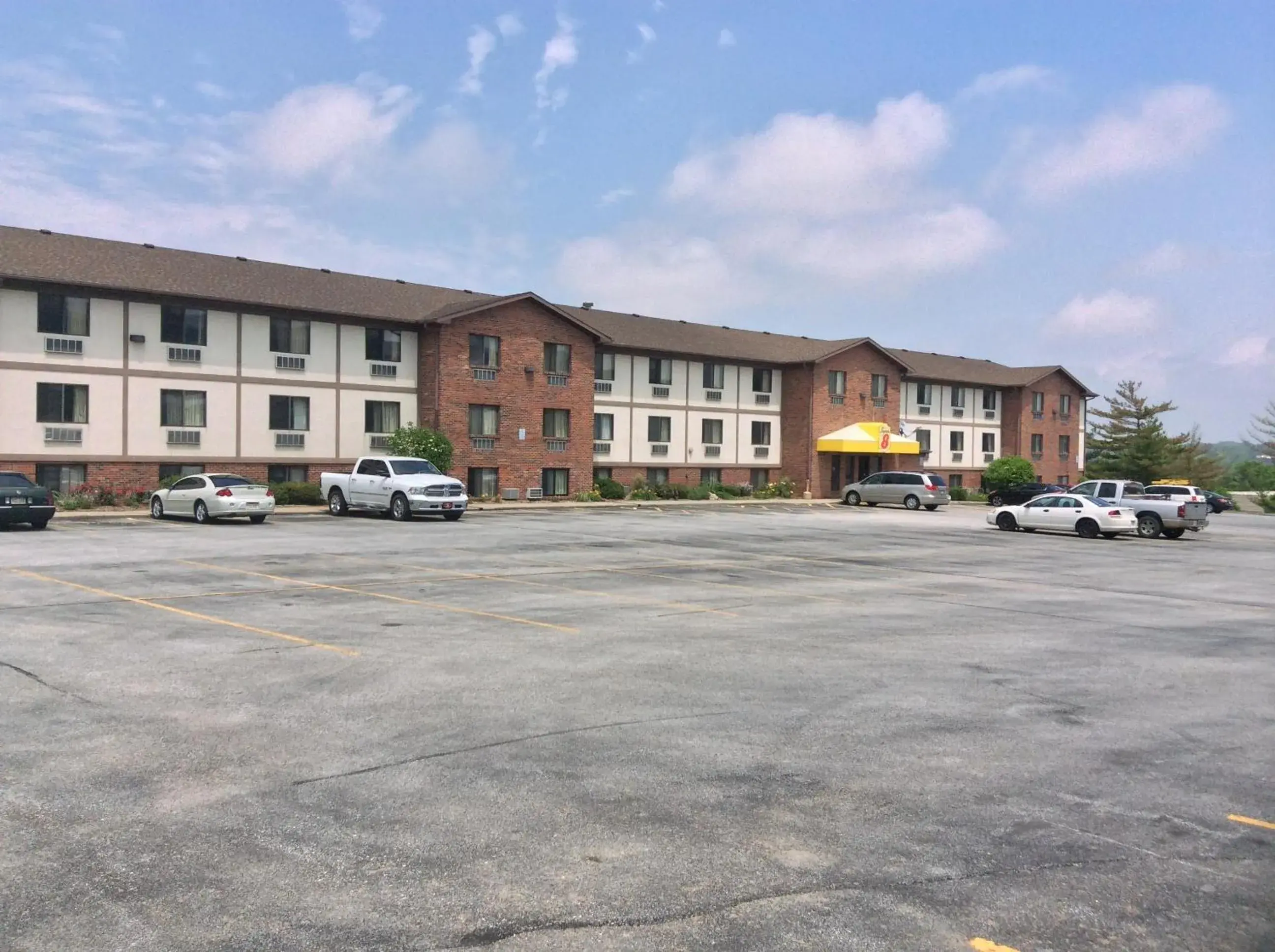 Property Building in Super 8 by Wyndham Omaha/West Dodge