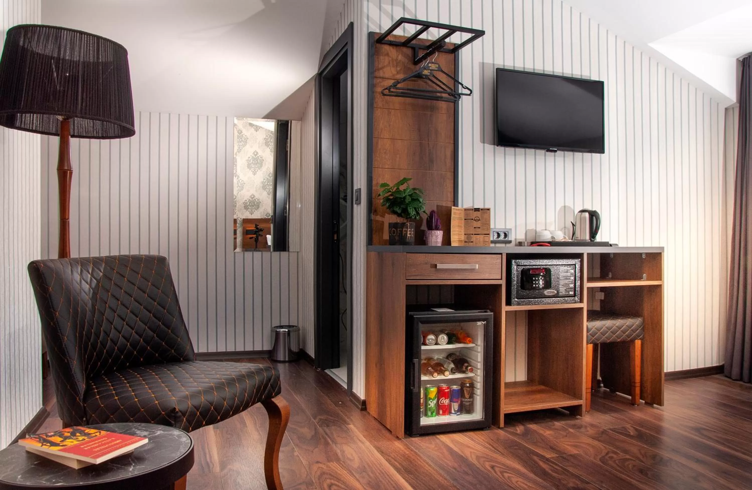 Seating area in Hotel Bossuite Business