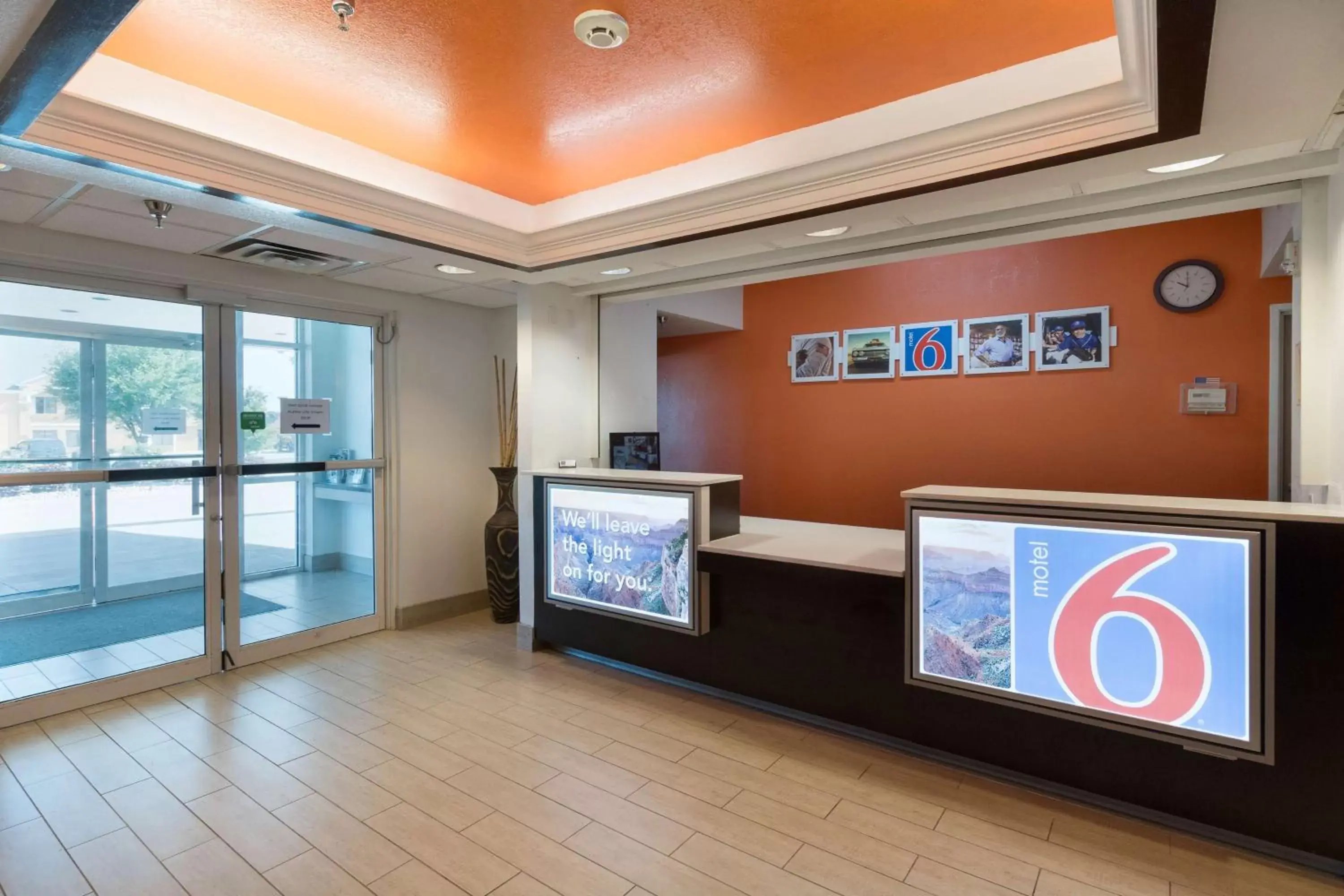 Property logo or sign, Lobby/Reception in Motel 6-Hillsboro, TX