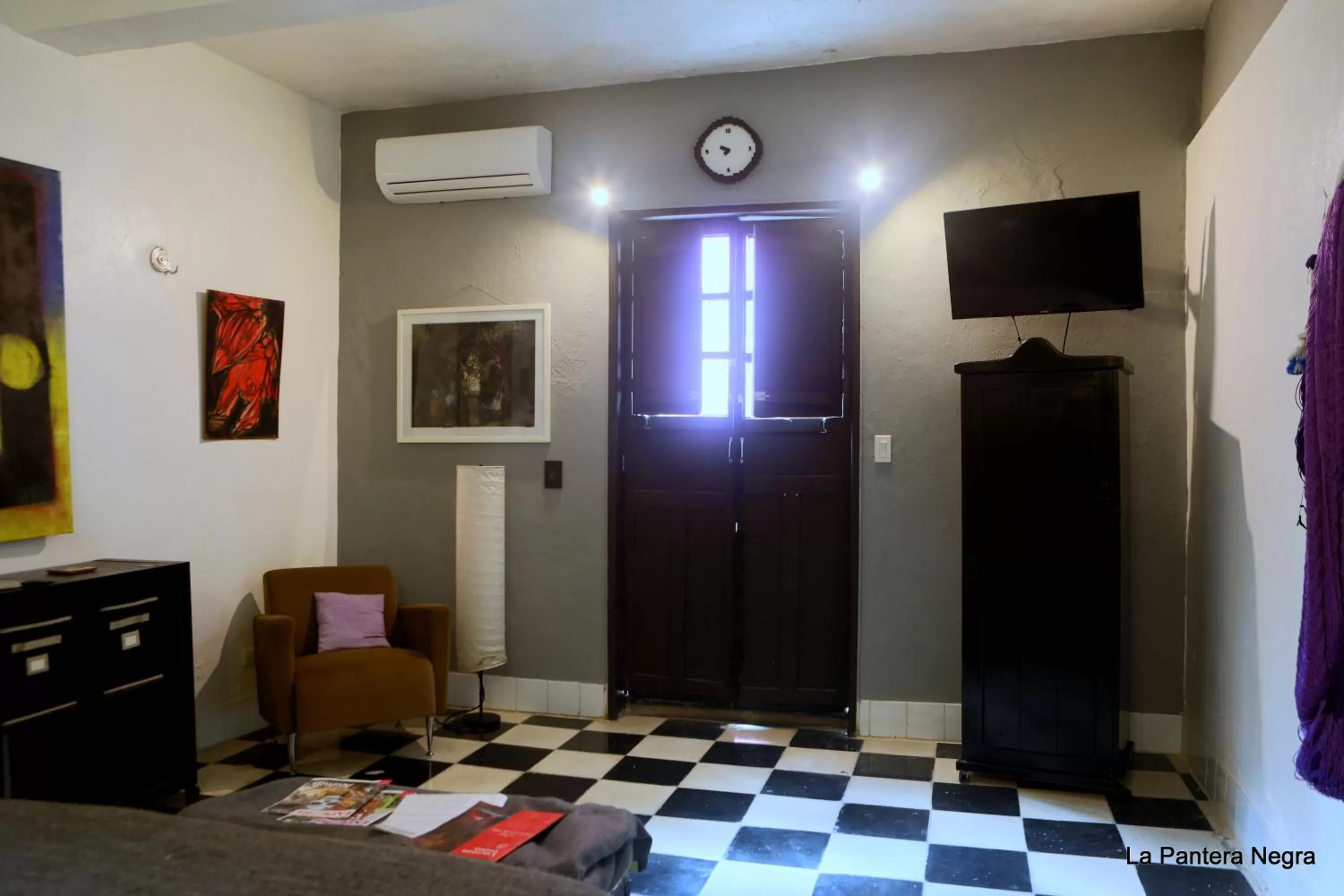 TV and multimedia, TV/Entertainment Center in La Pantera Negra