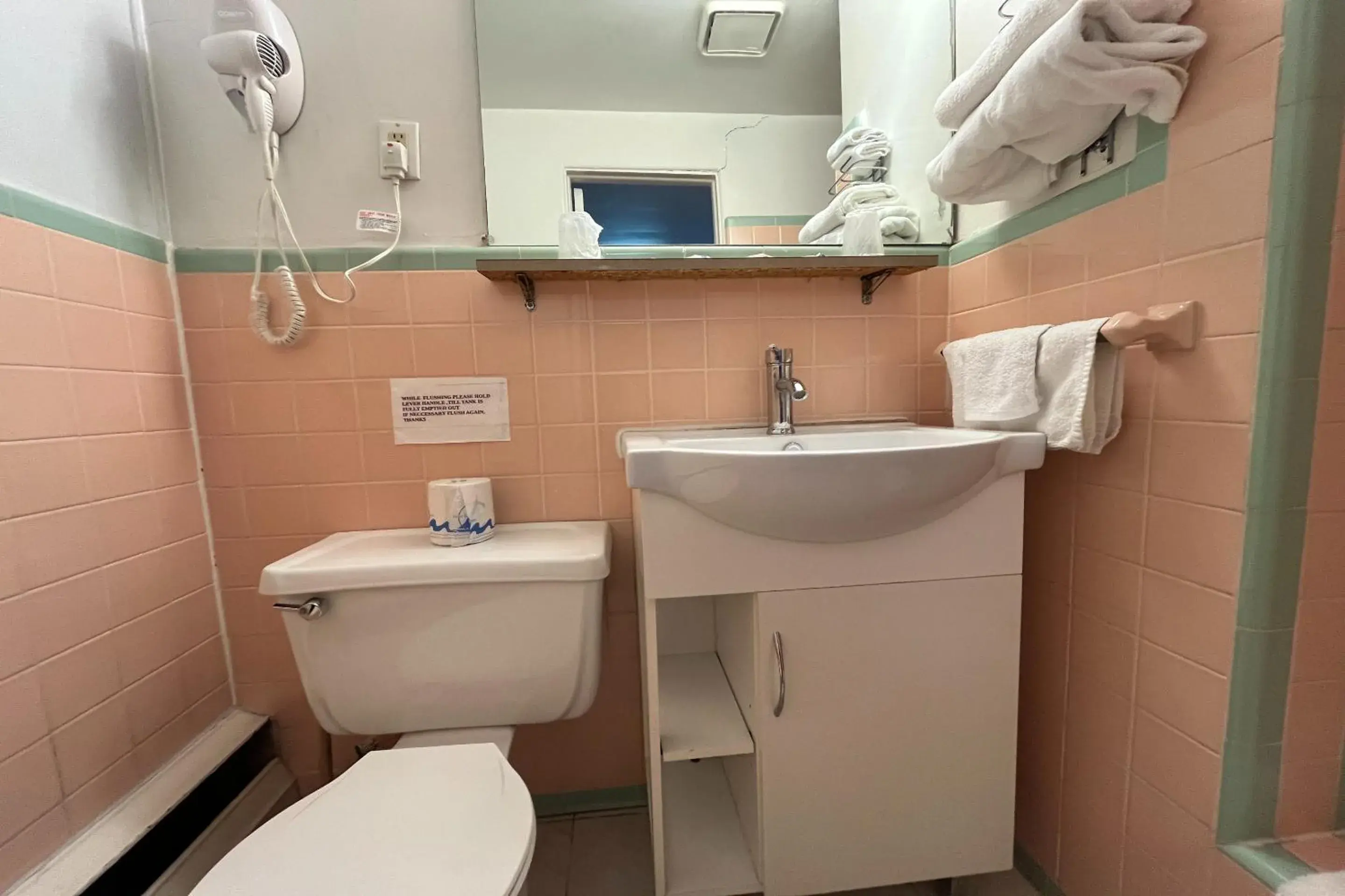 Bathroom in Bay Motel