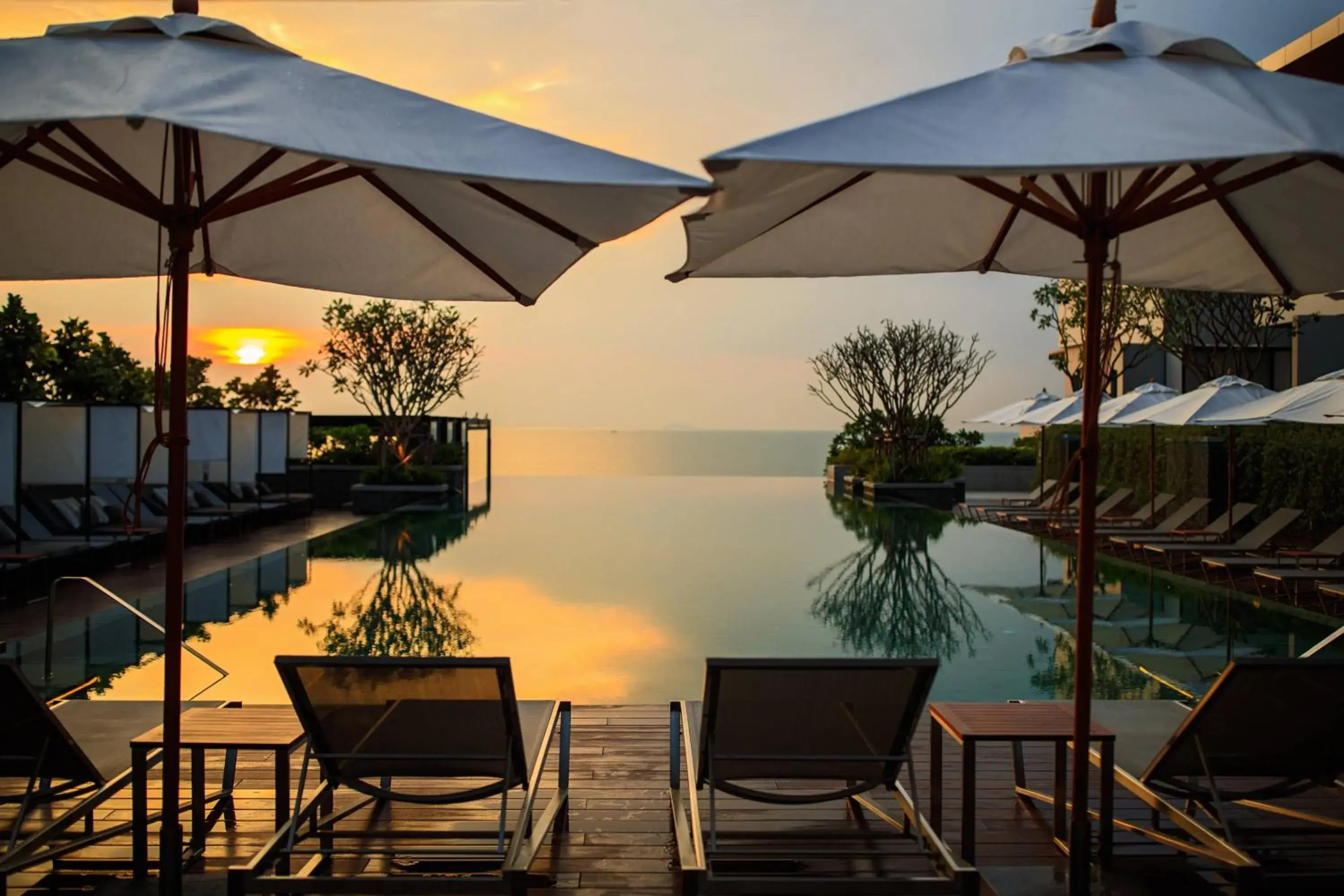Swimming Pool in Renaissance Pattaya Resort & Spa
