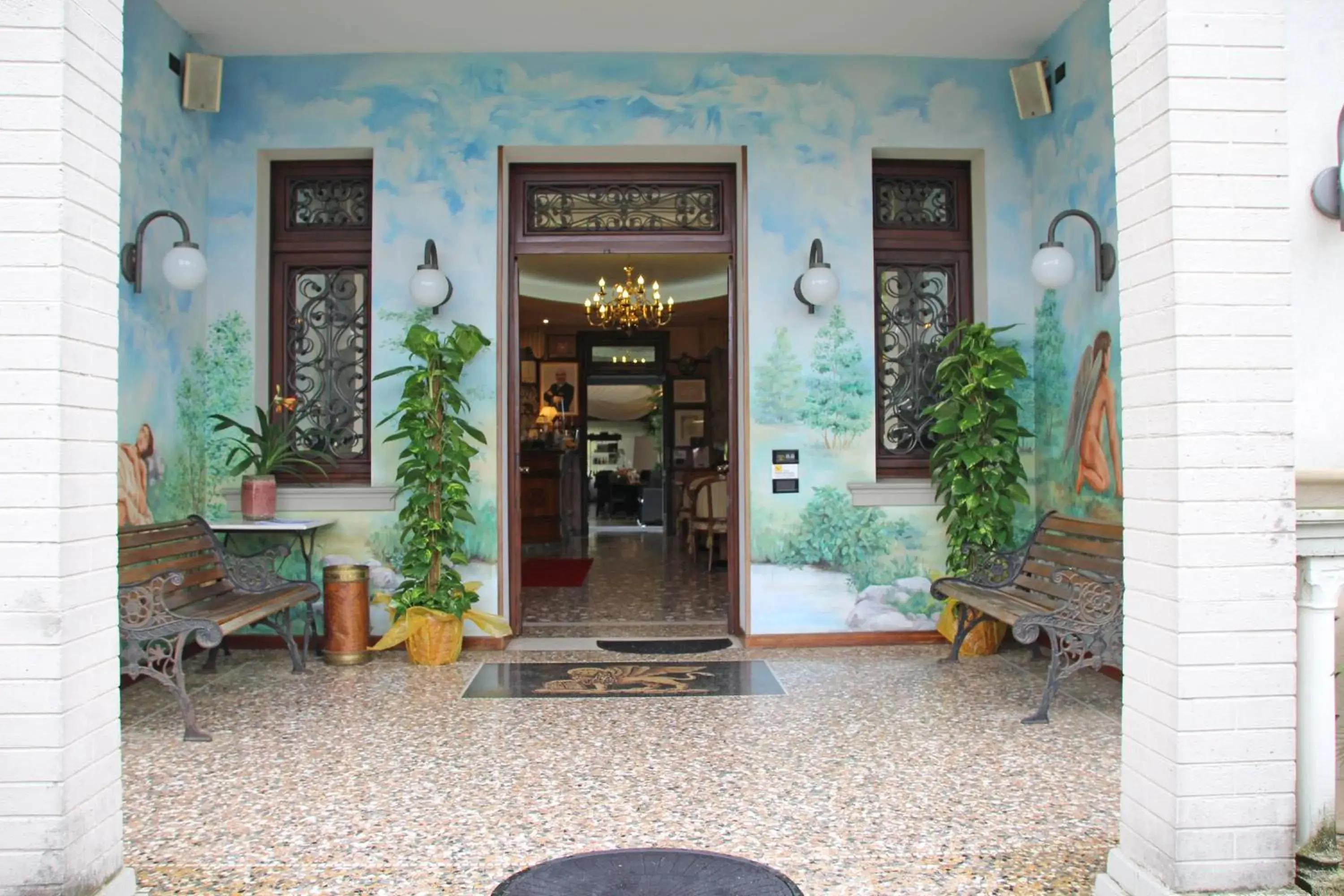 Facade/entrance in Park Hotel Villa Leon d'Oro