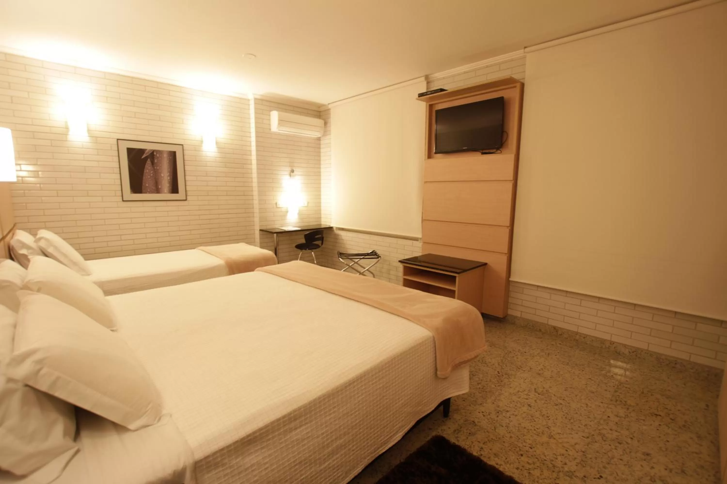 Bedroom, Bed in Hotel Confiance Centro Cívico