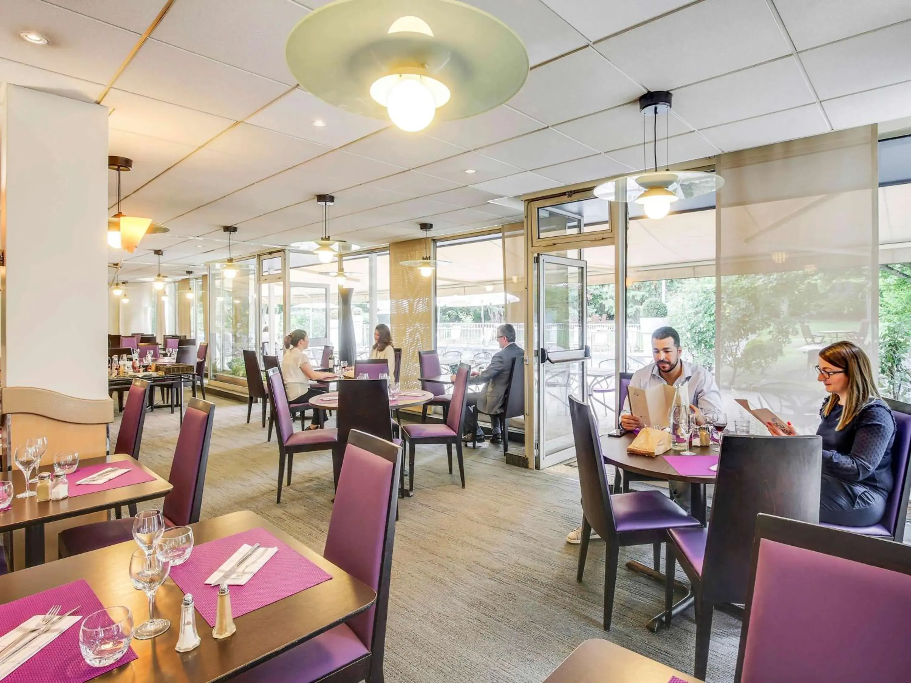 Property building, Restaurant/Places to Eat in Novotel Poissy Orgeval