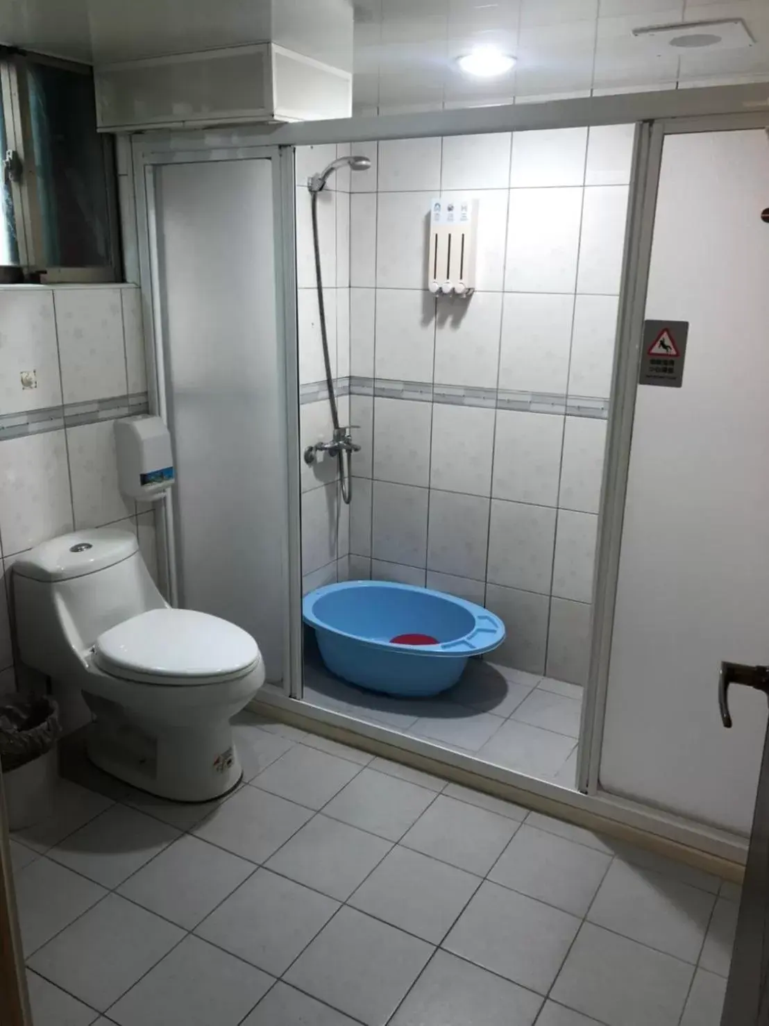 Shower, Bathroom in Kiwi Express Hotel - Kaohsiung Station