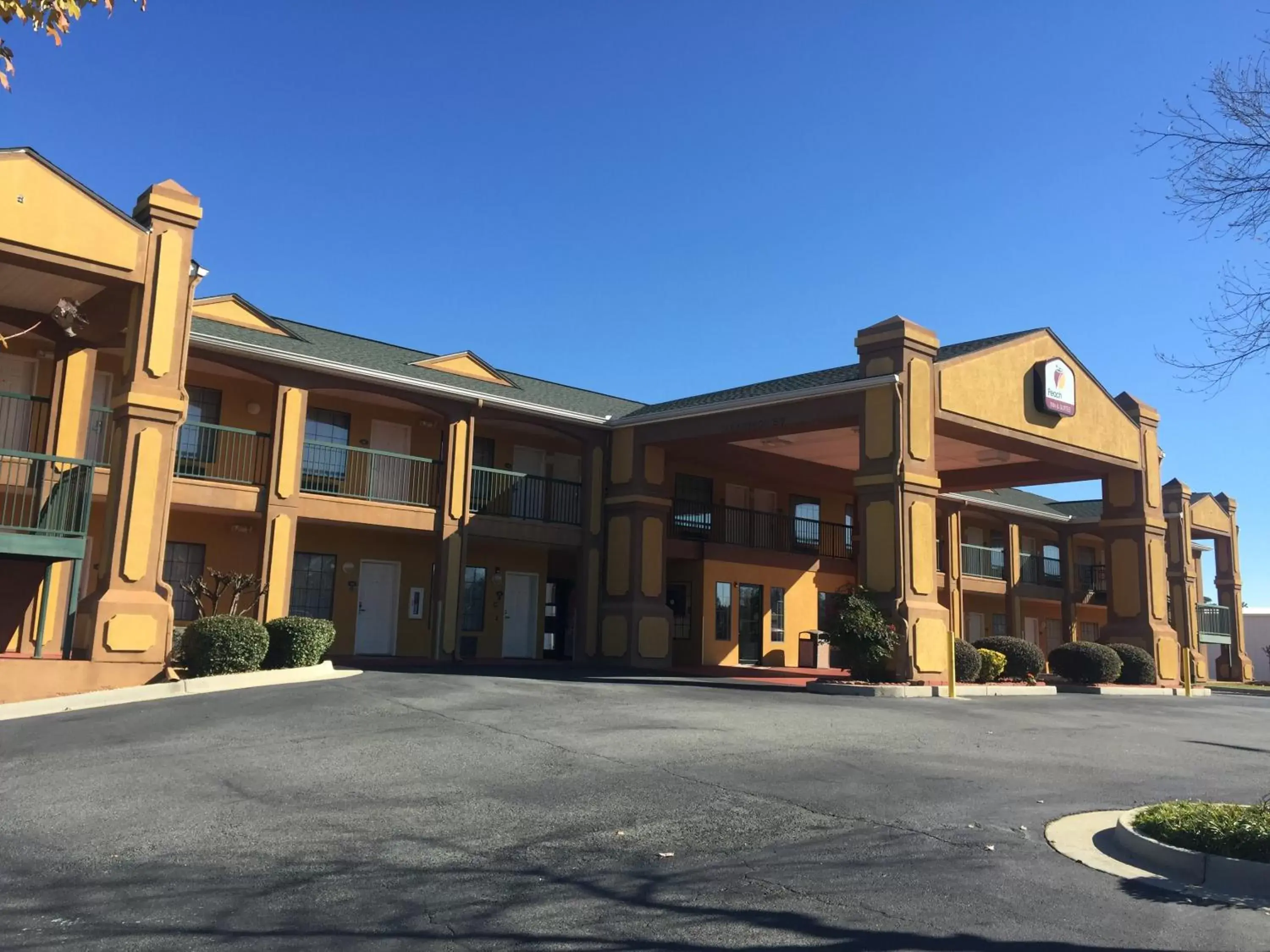 Property Building in Peach State Inn & Suites