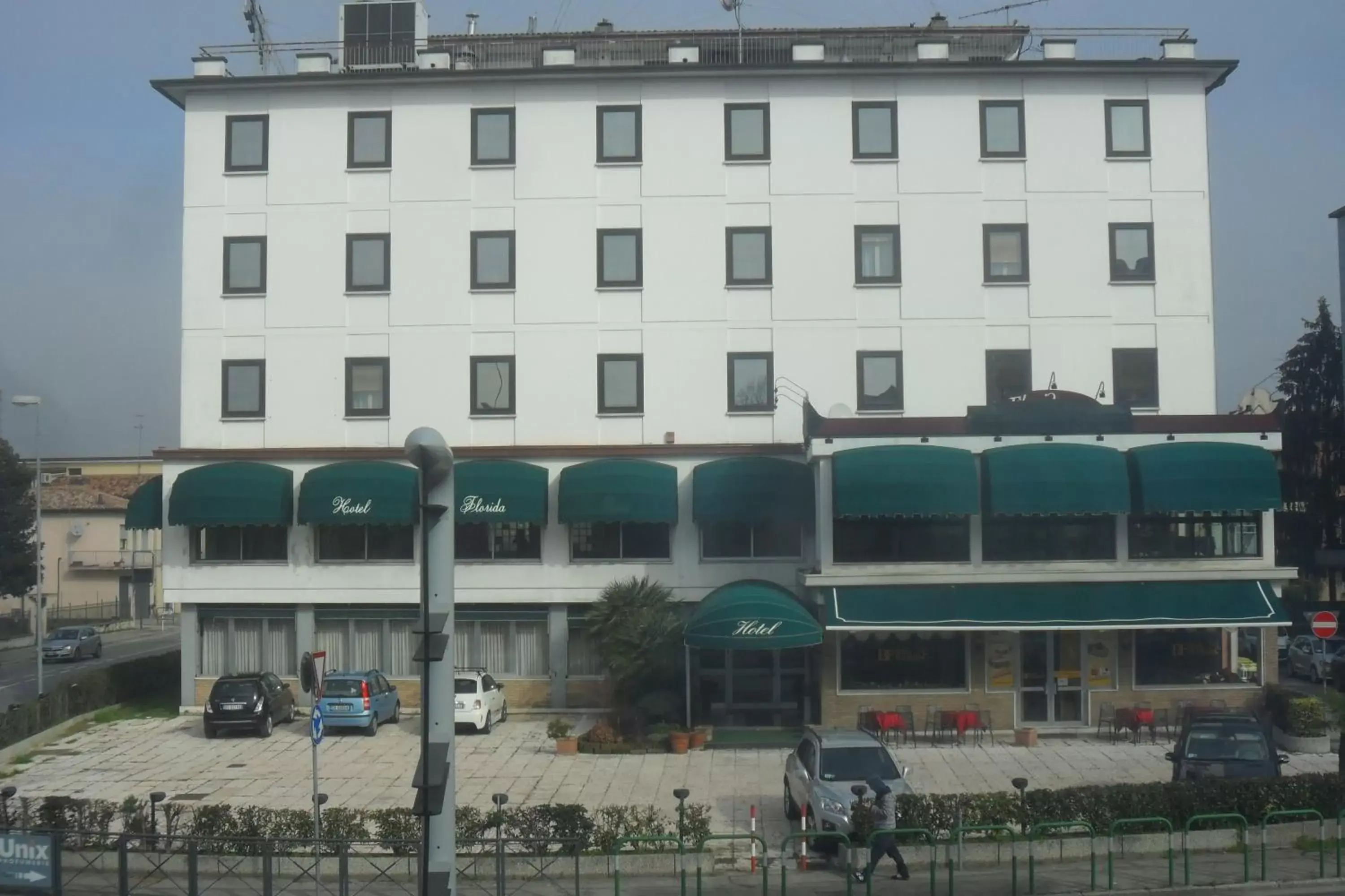 Facade/entrance, Property Building in Hotel Florida