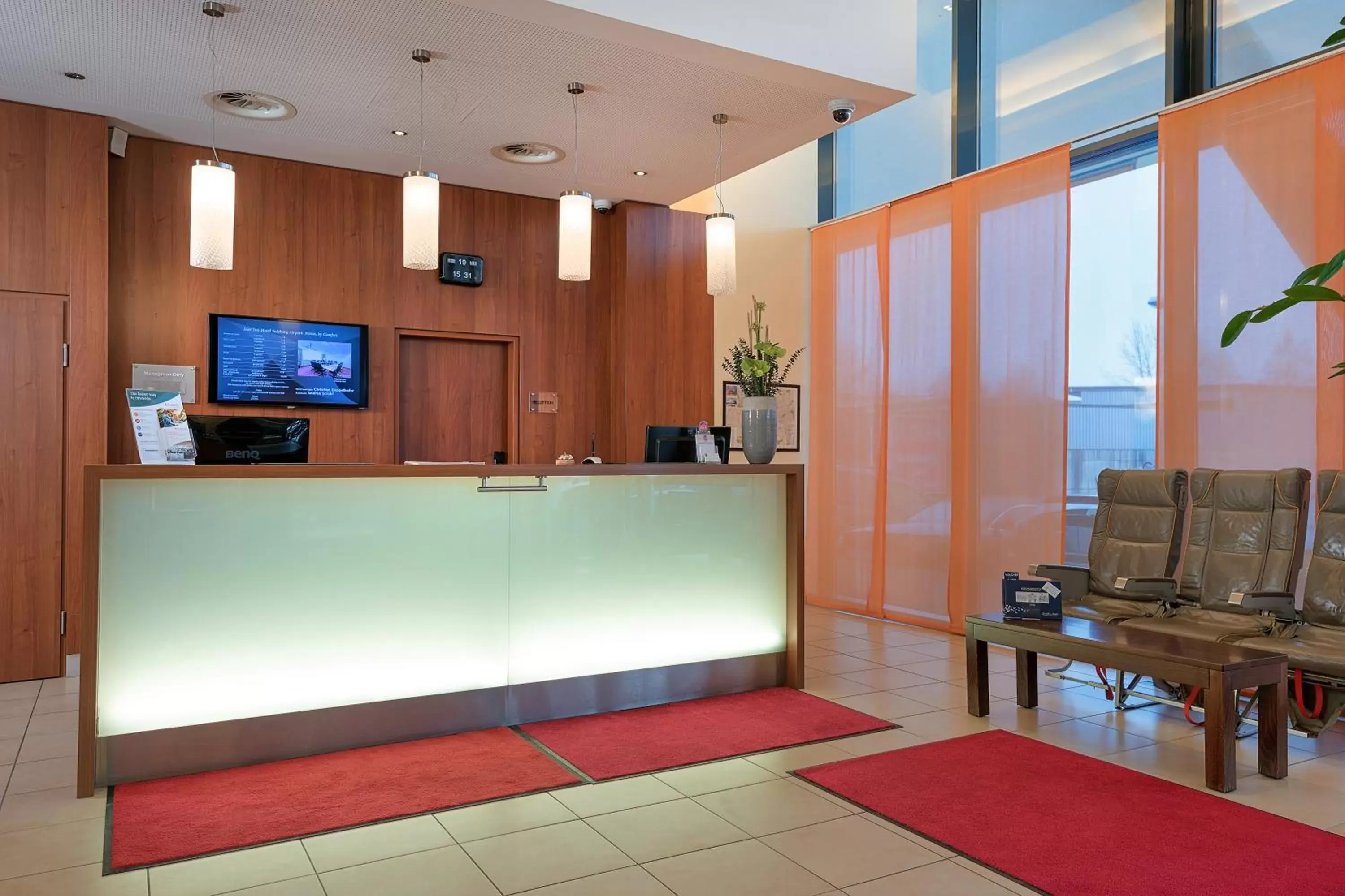 Lobby or reception, Lobby/Reception in Leonardo Hotel Salzburg Airport