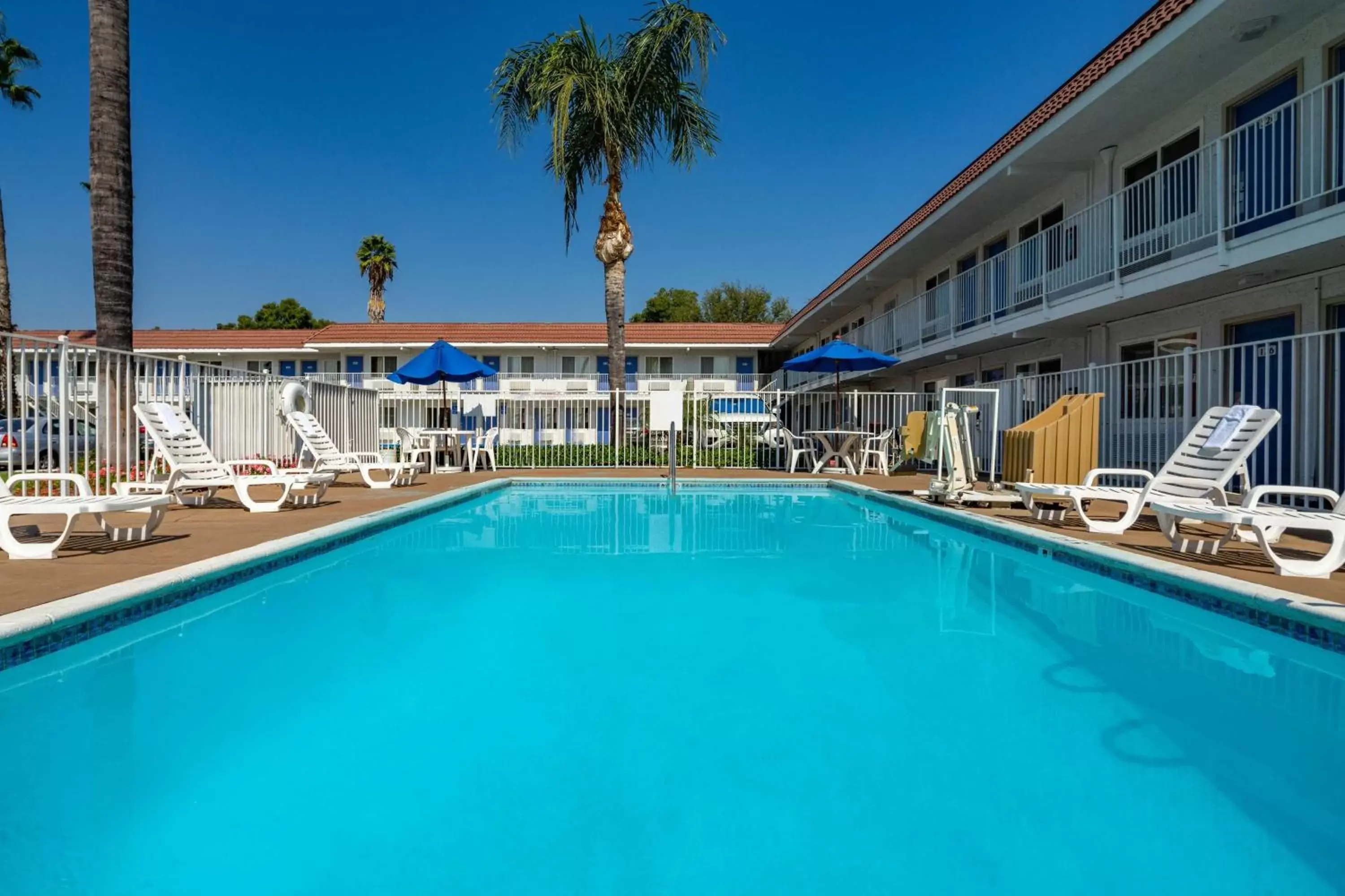 On site, Swimming Pool in Motel 6-Sepulveda, CA - Los Angeles - Van Nuys - North Hills