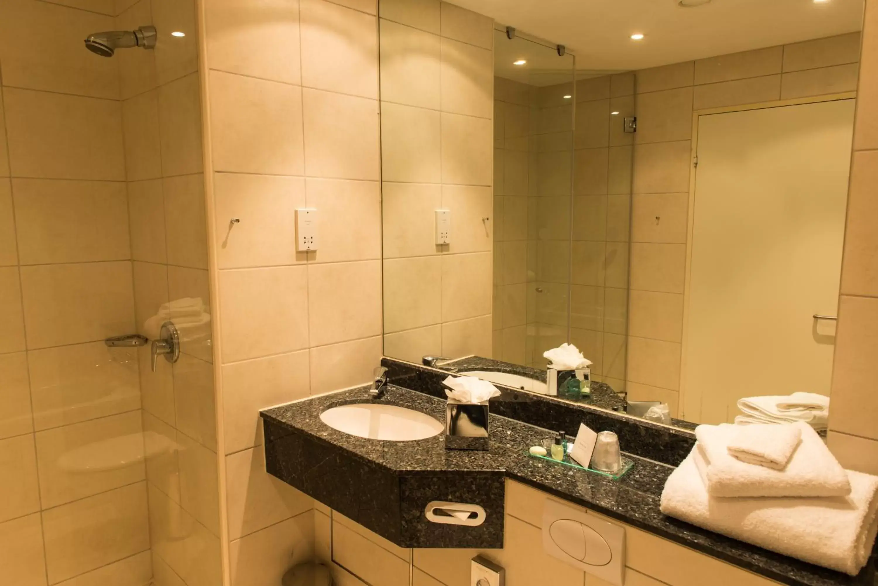 Bathroom in East Sussex National Hotel, Golf Resort & Spa