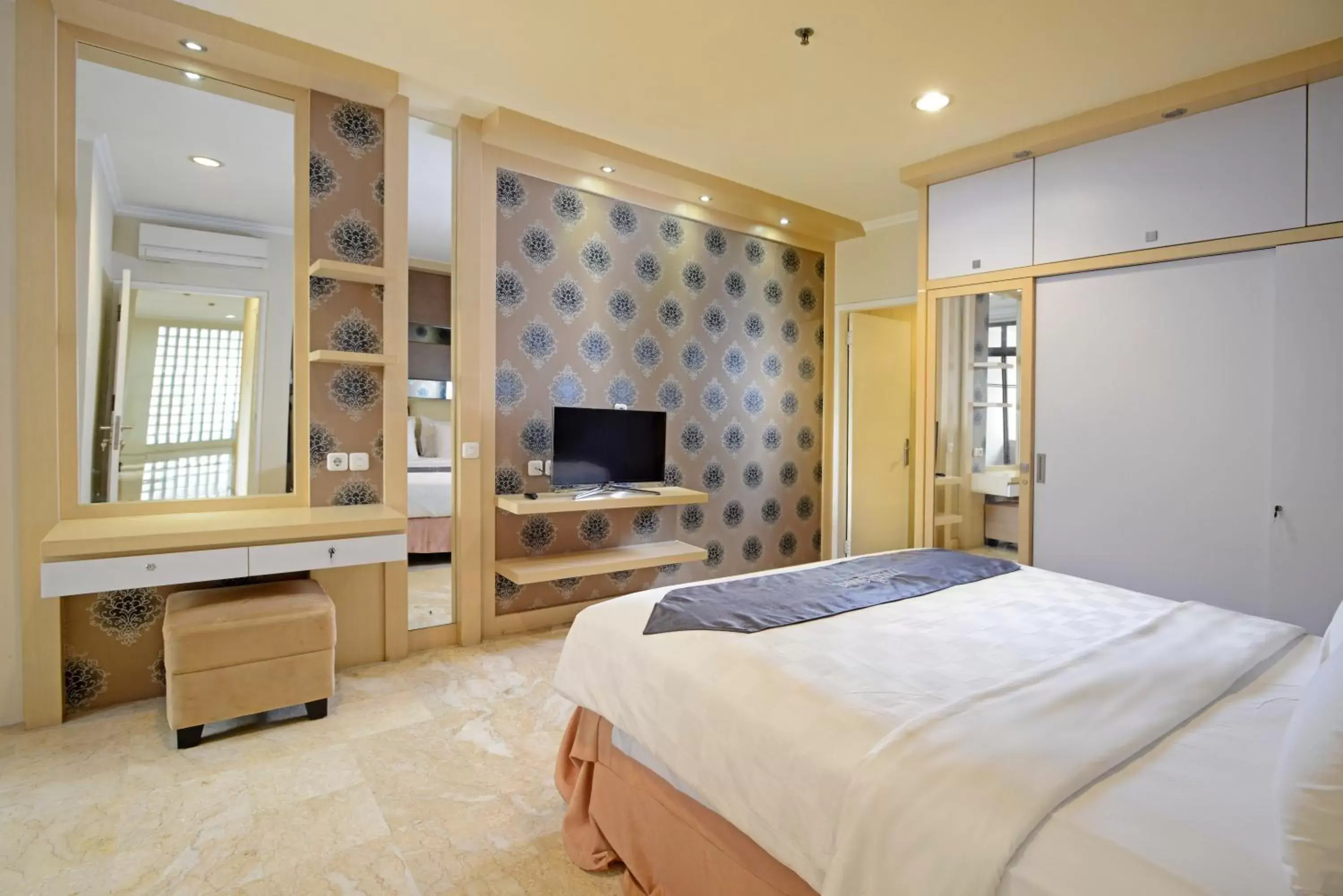 Bedroom, TV/Entertainment Center in Midtown Residence Simatupang Jakarta