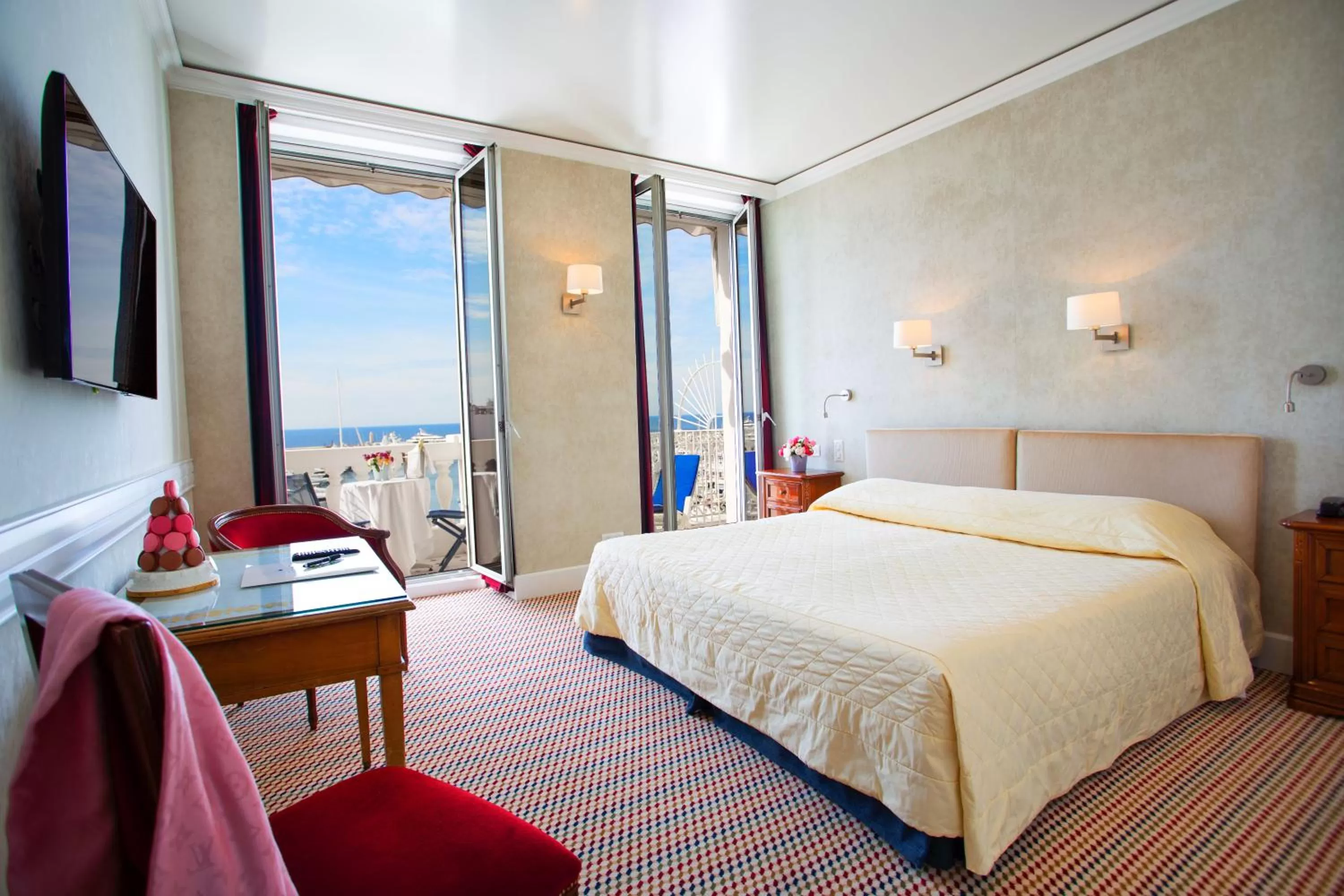 Sea view, Bed in Hotel Splendid