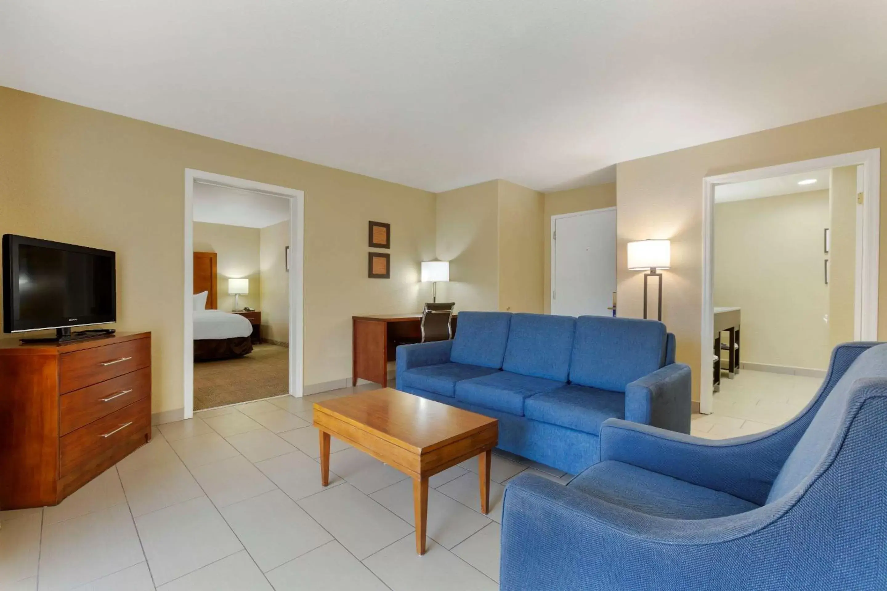 Bedroom, Seating Area in Comfort Inn & Suites North Glendale and Peoria