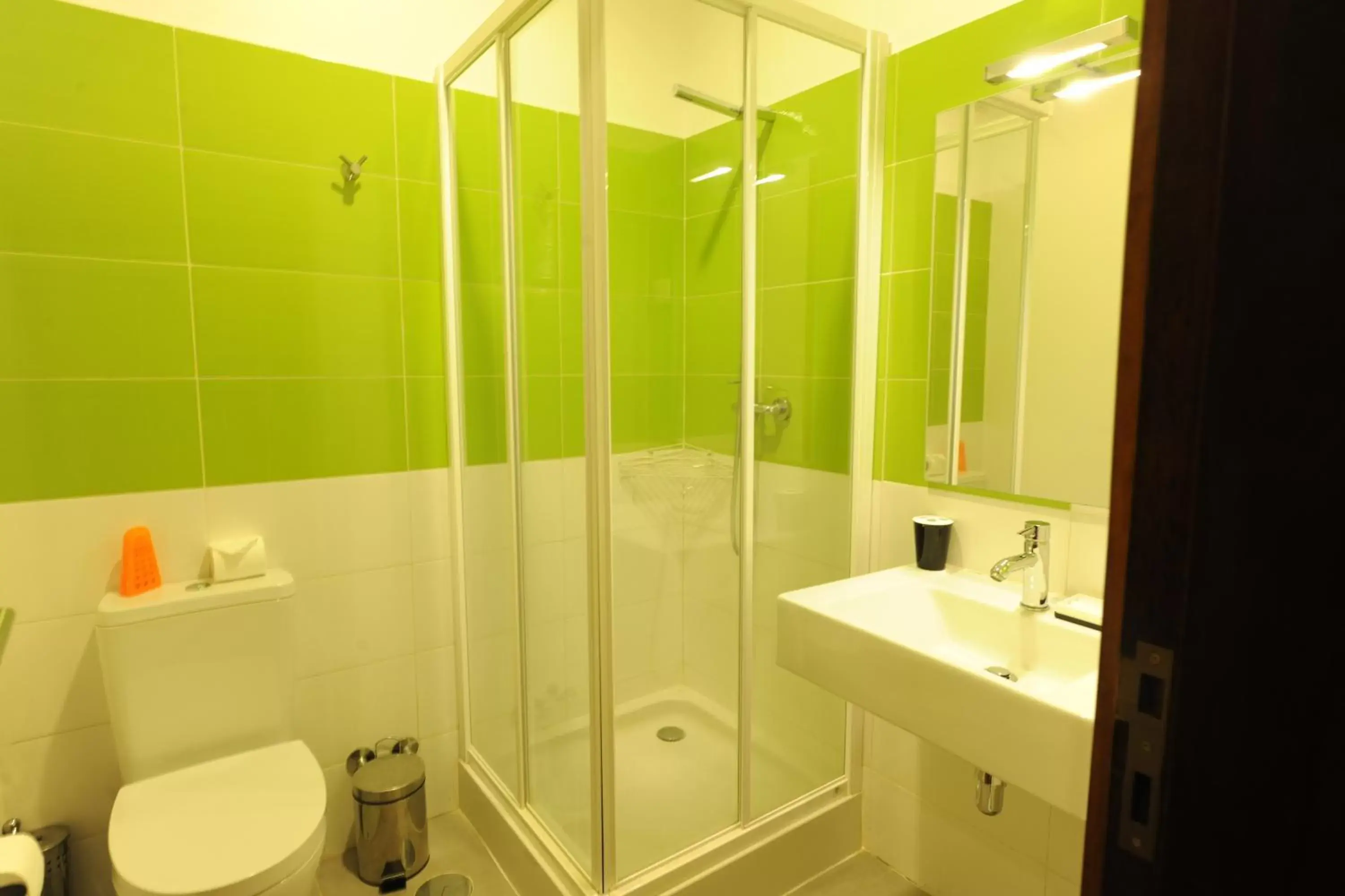 Shower, Bathroom in Inn Luanda