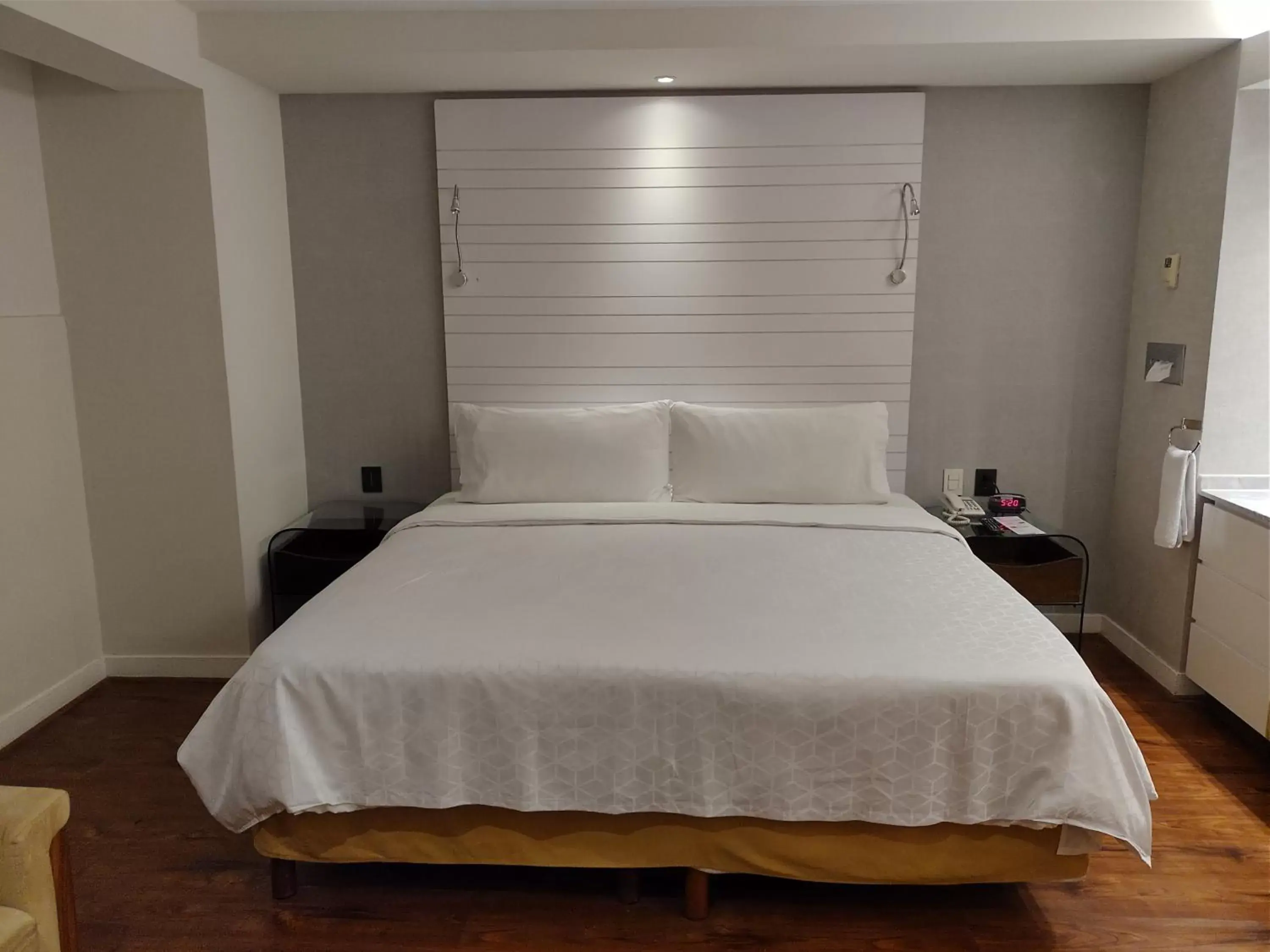 Bed in BelAir Business Mexico City WTC, Trademark by Wyndham