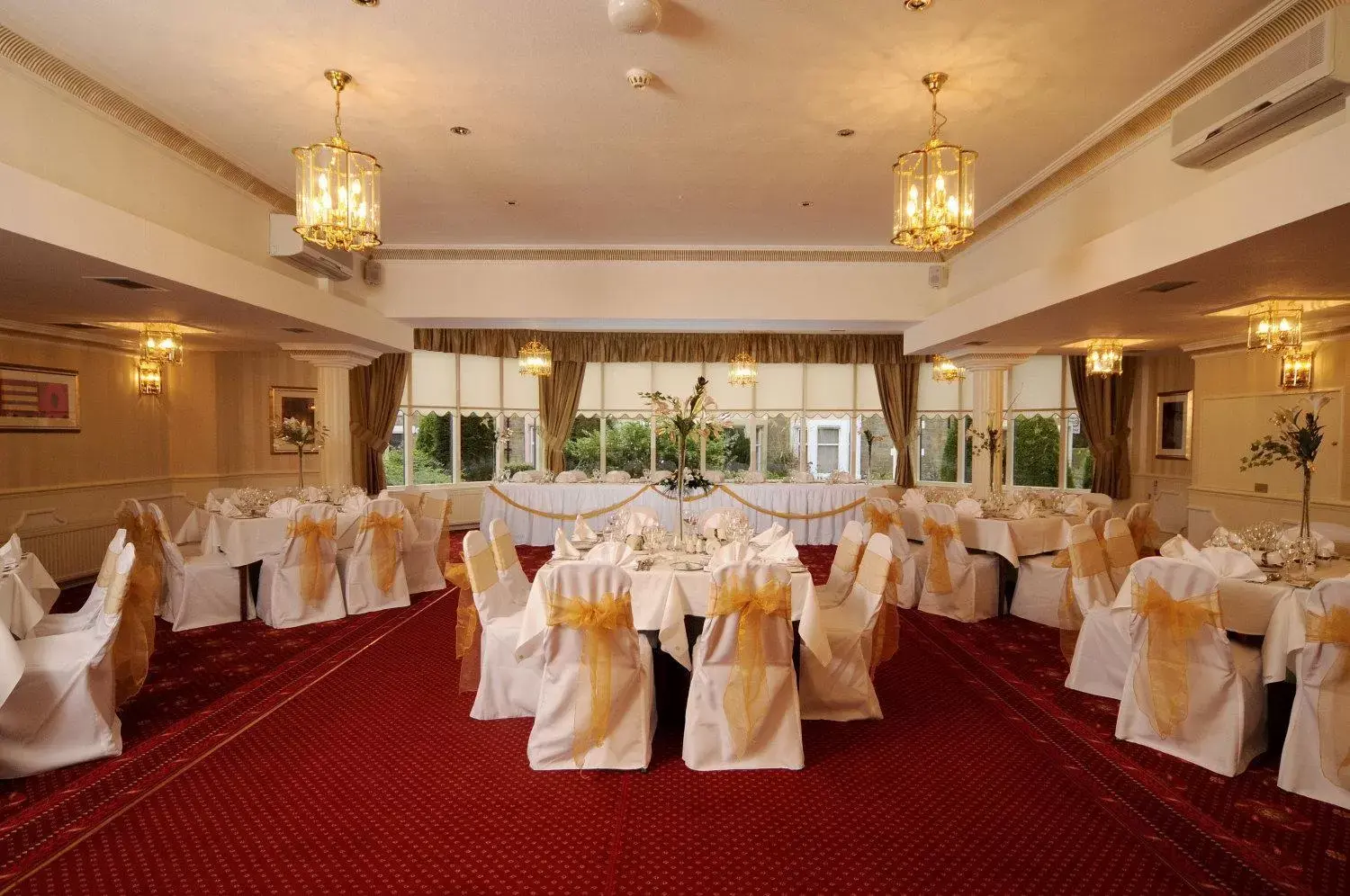 Restaurant/places to eat, Banquet Facilities in Victoria Hotel