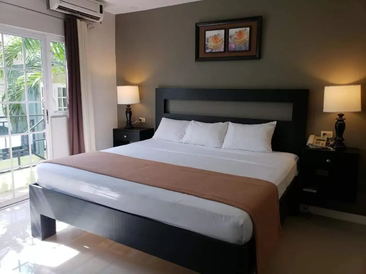 Bed in Christar Villas Hotel