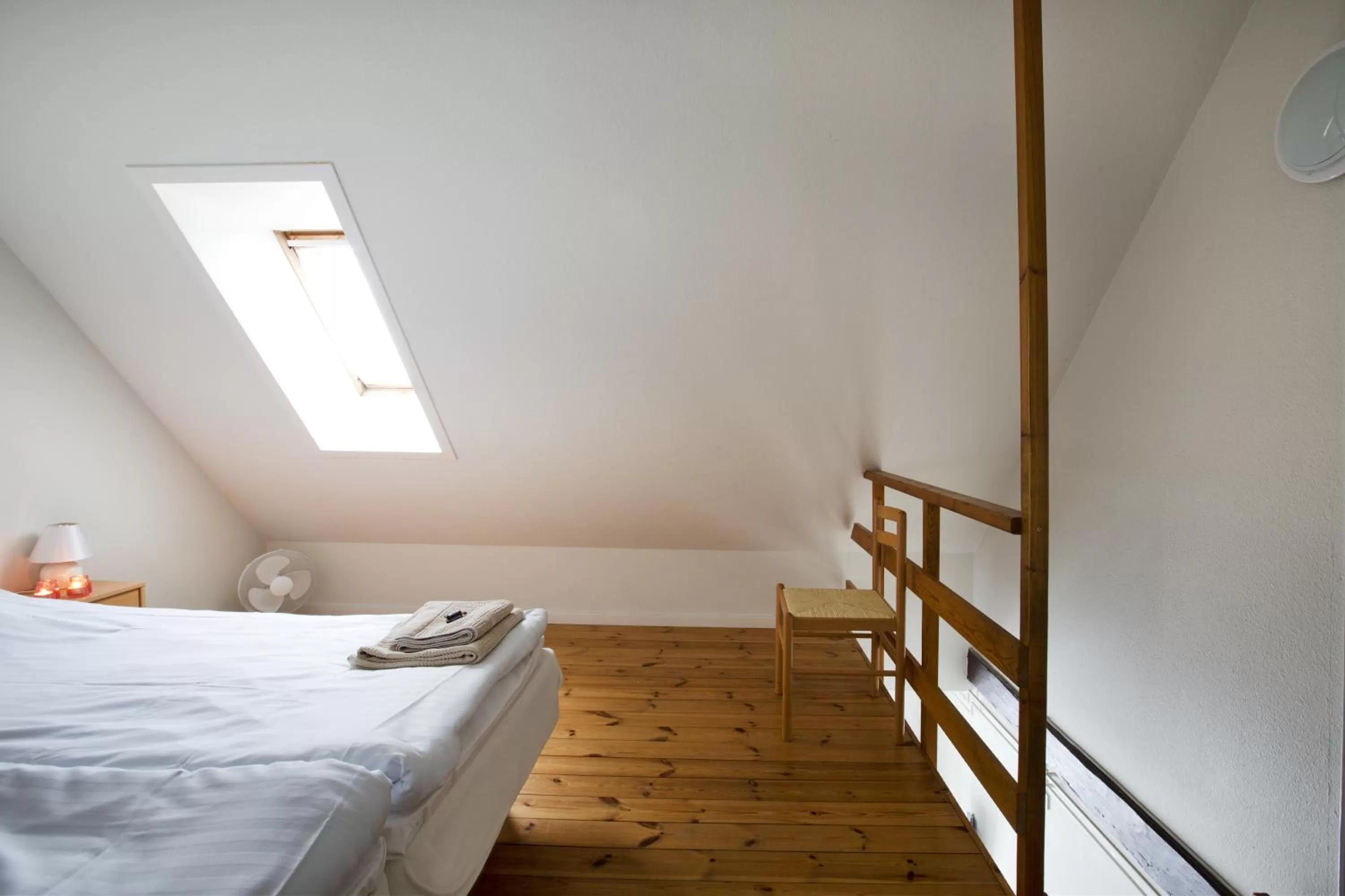 Day, Bed in Motel Stege