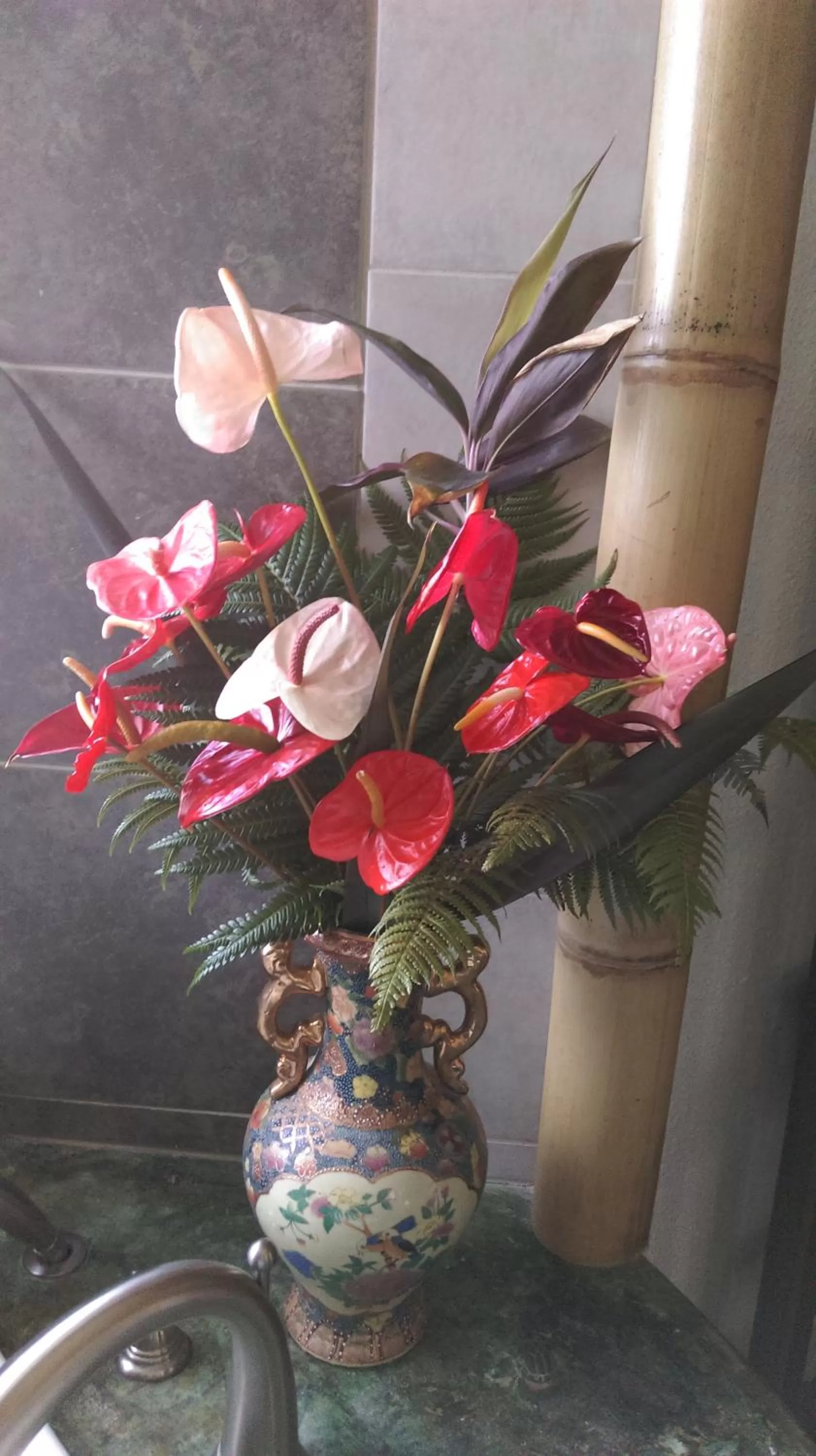 Decorative detail in Aloha Crater Lodge