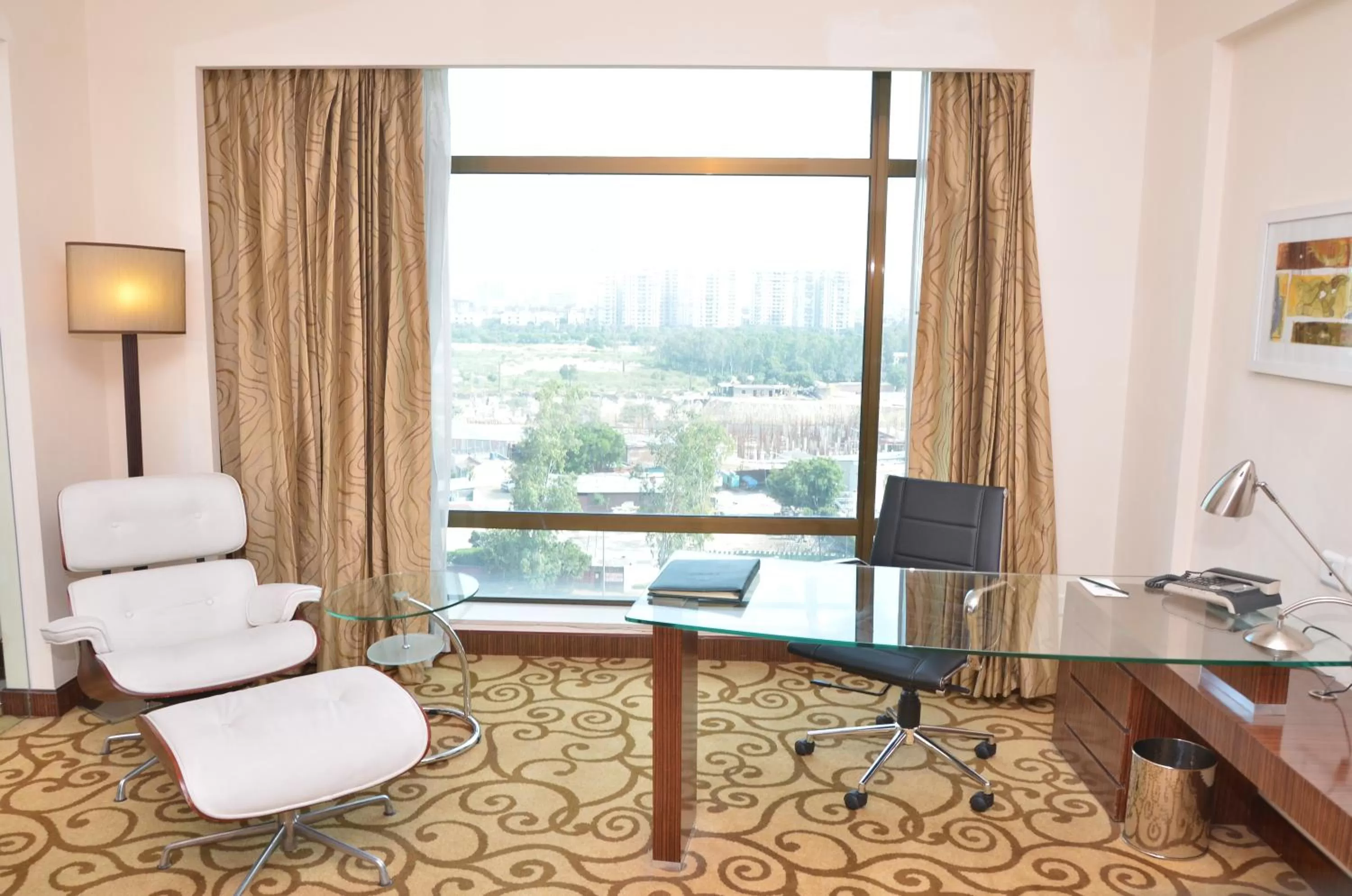Seating area in Country Inn & Suites By Radisson, Sahibabad
