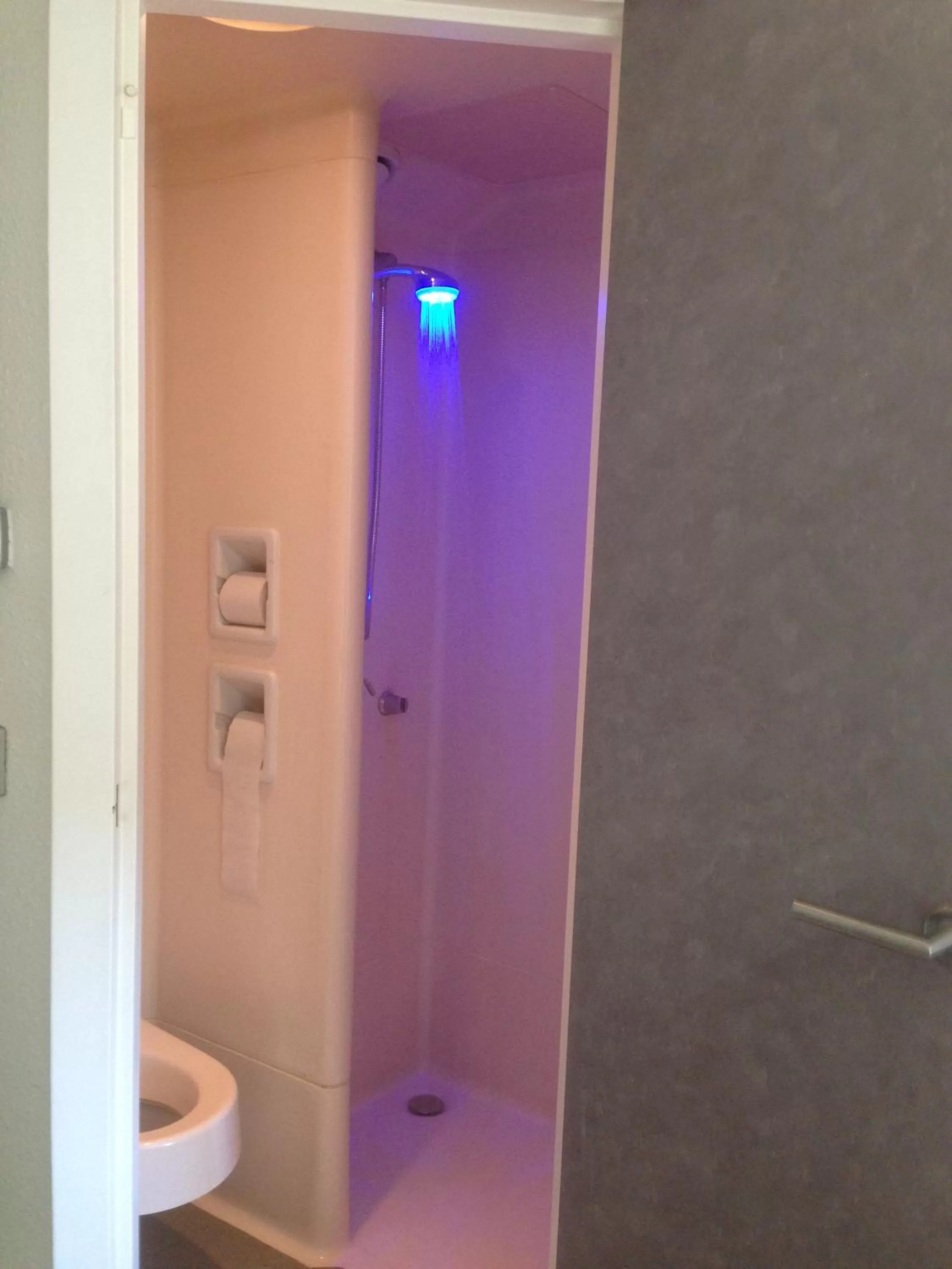 Shower in IBIS Budget Aix en Provence Est Le Canet