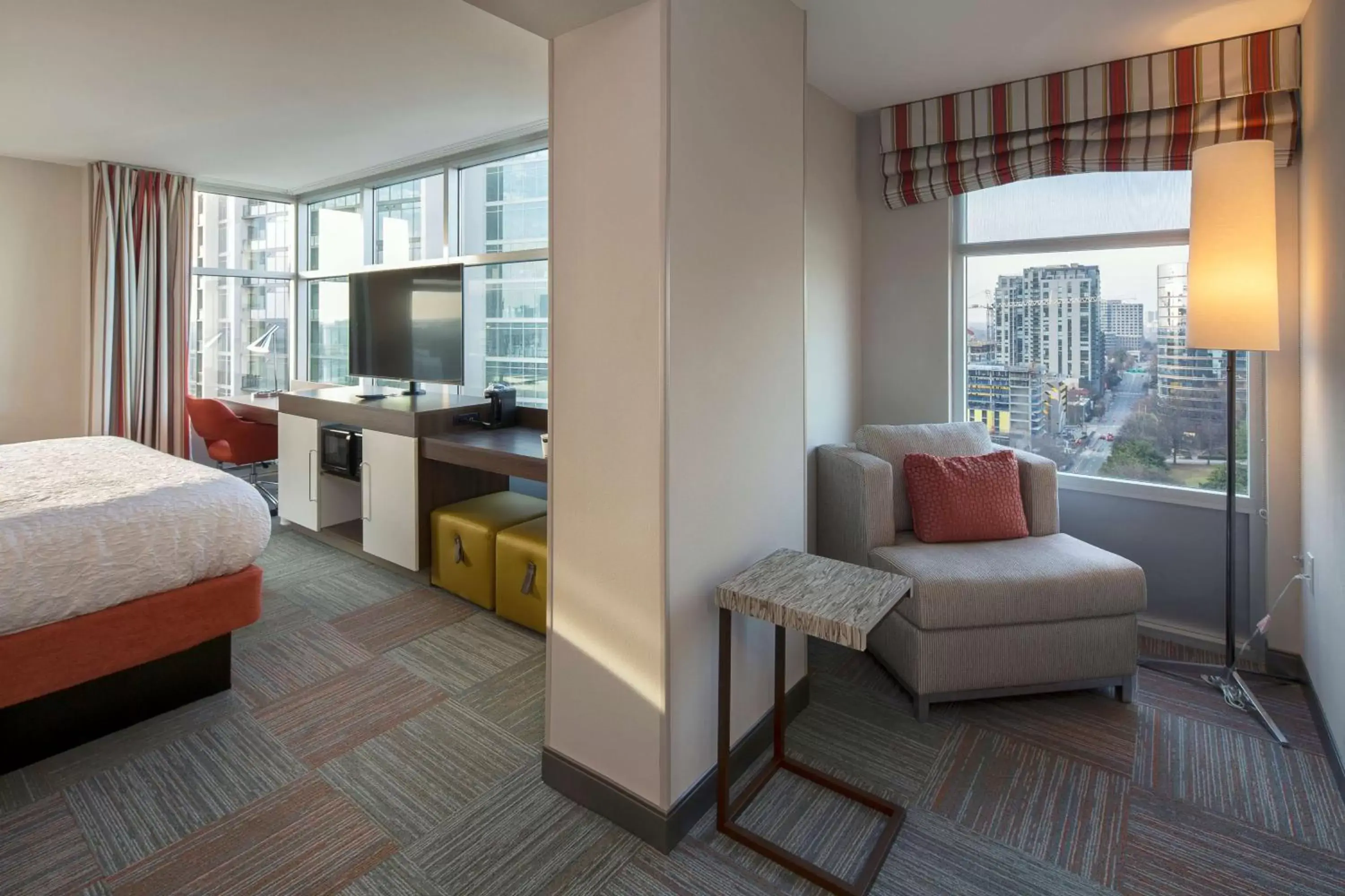 Bedroom, Seating Area in Hampton Inn & Suites Atlanta-Midtown, Ga