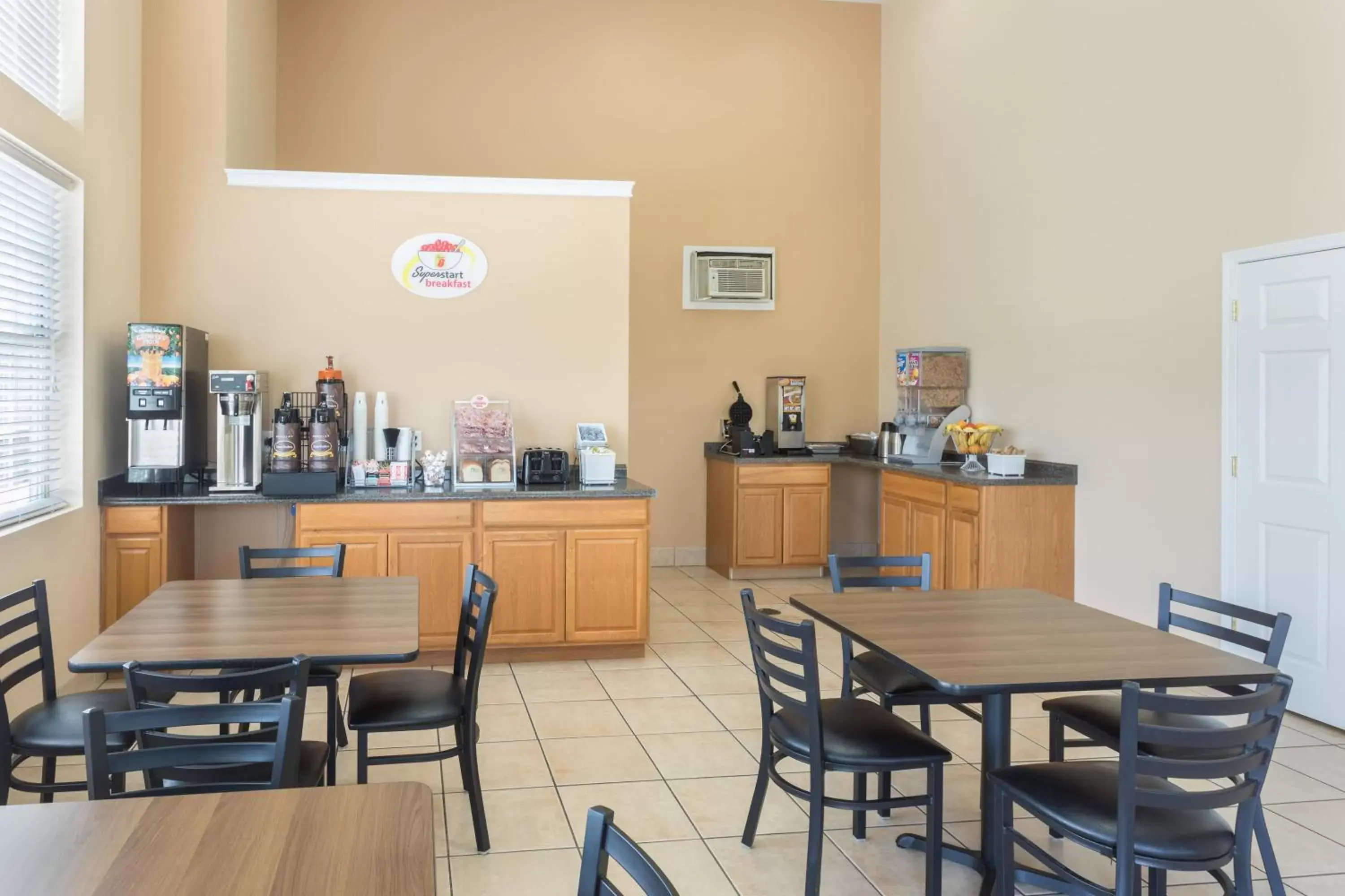 Continental breakfast, Restaurant/Places to Eat in Super 8 by Wyndham Kingsland