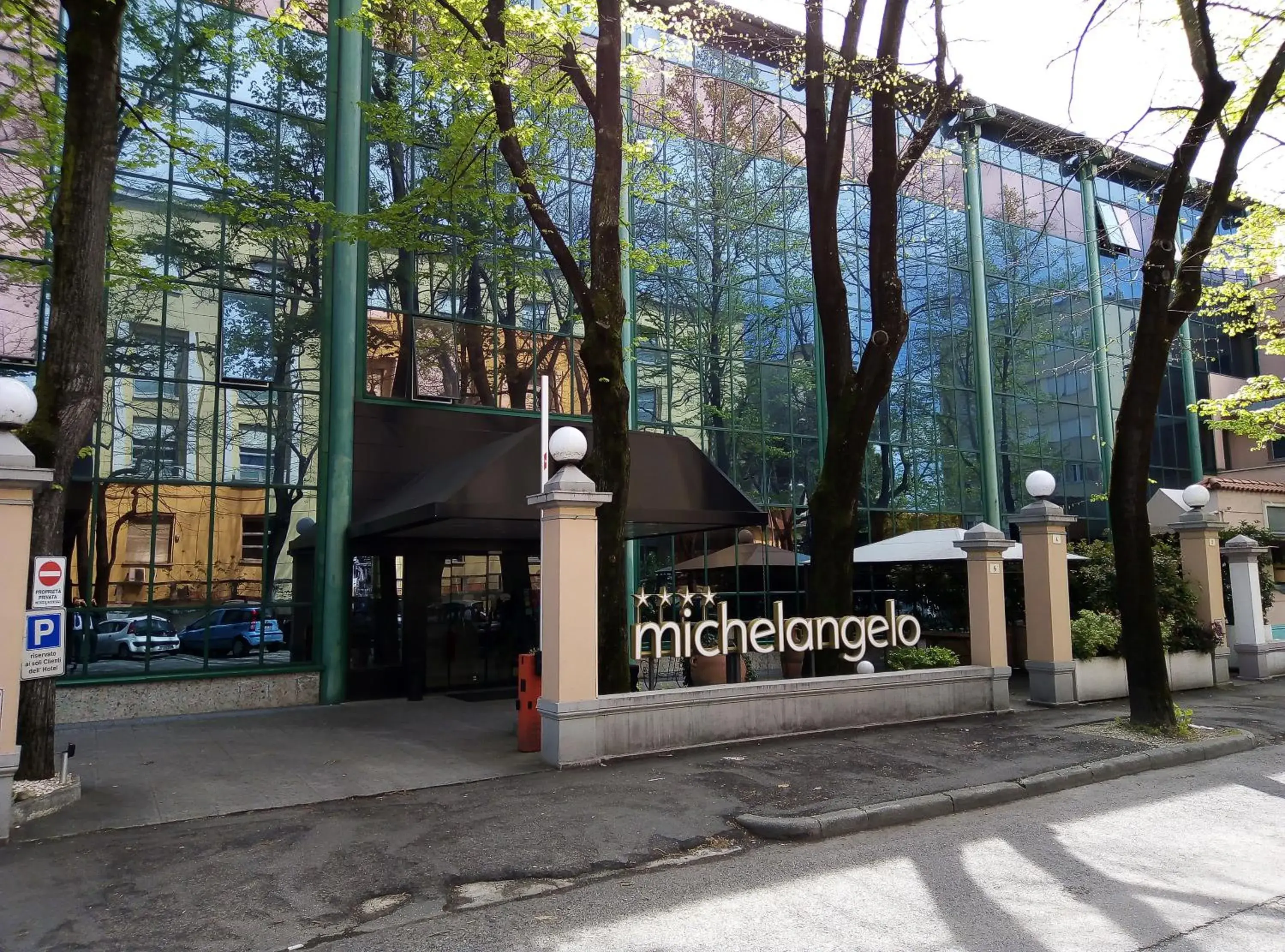Facade/entrance in Hotel Michelangelo