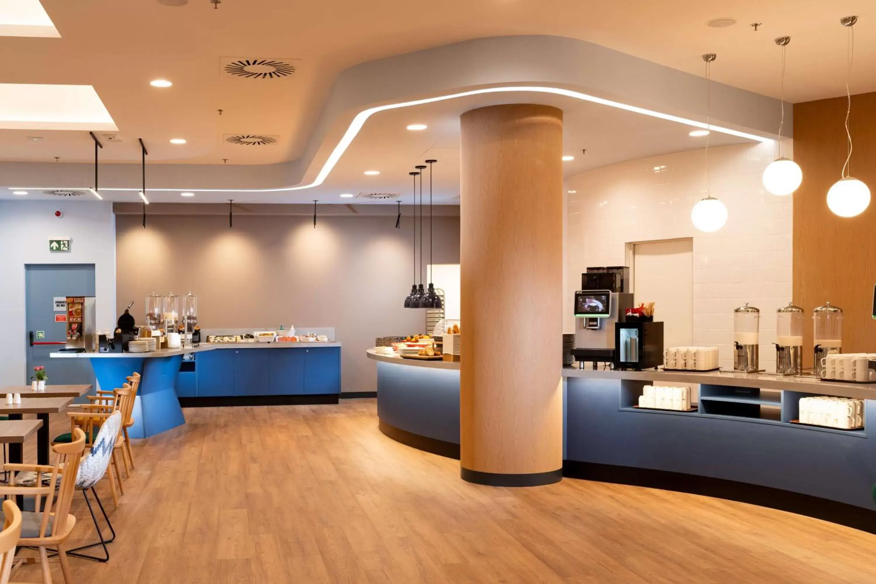 Breakfast, Restaurant/Places to Eat in Hampton By Hilton Budapest City Centre