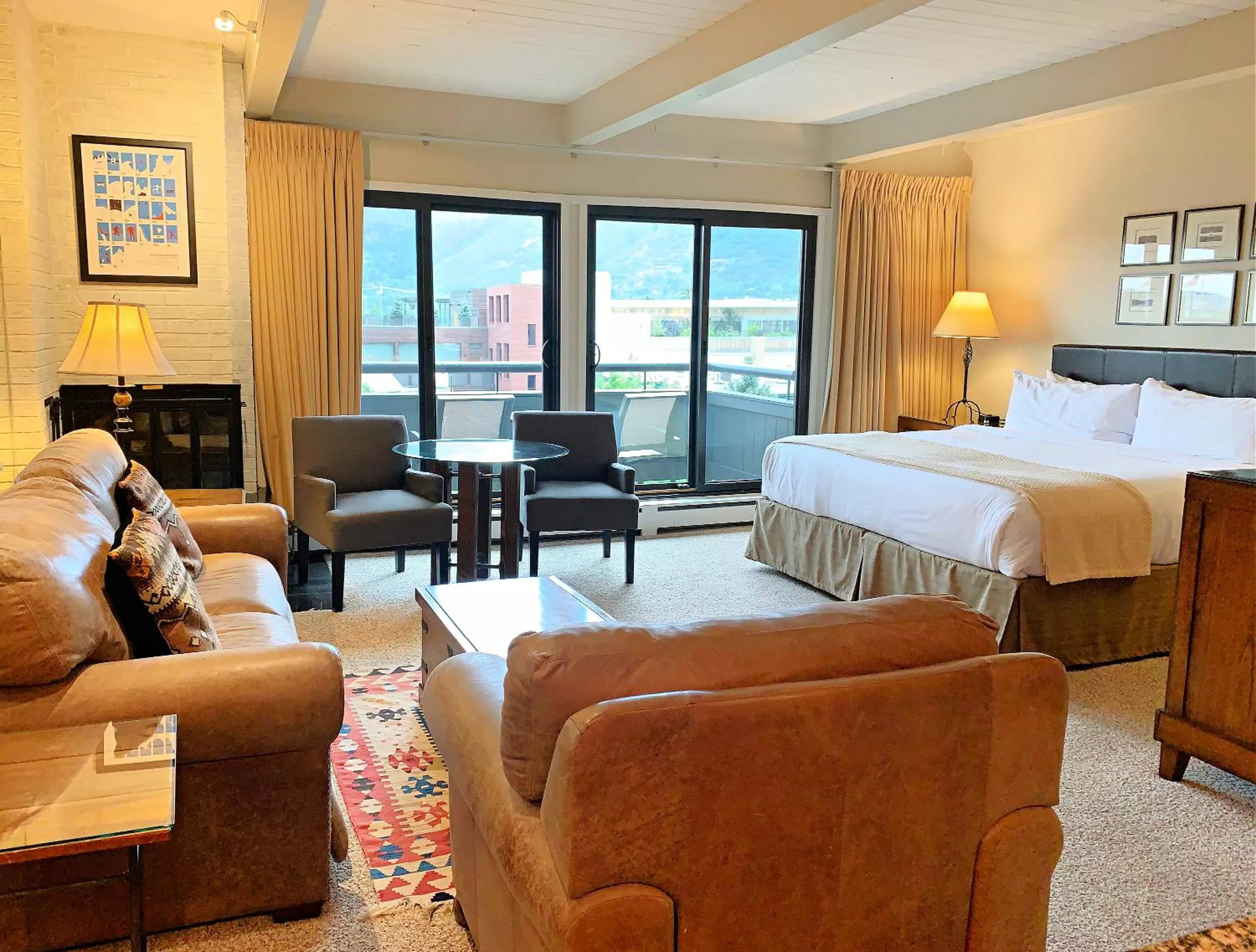 City view, Bed in Aspen Square Condominium Hotel