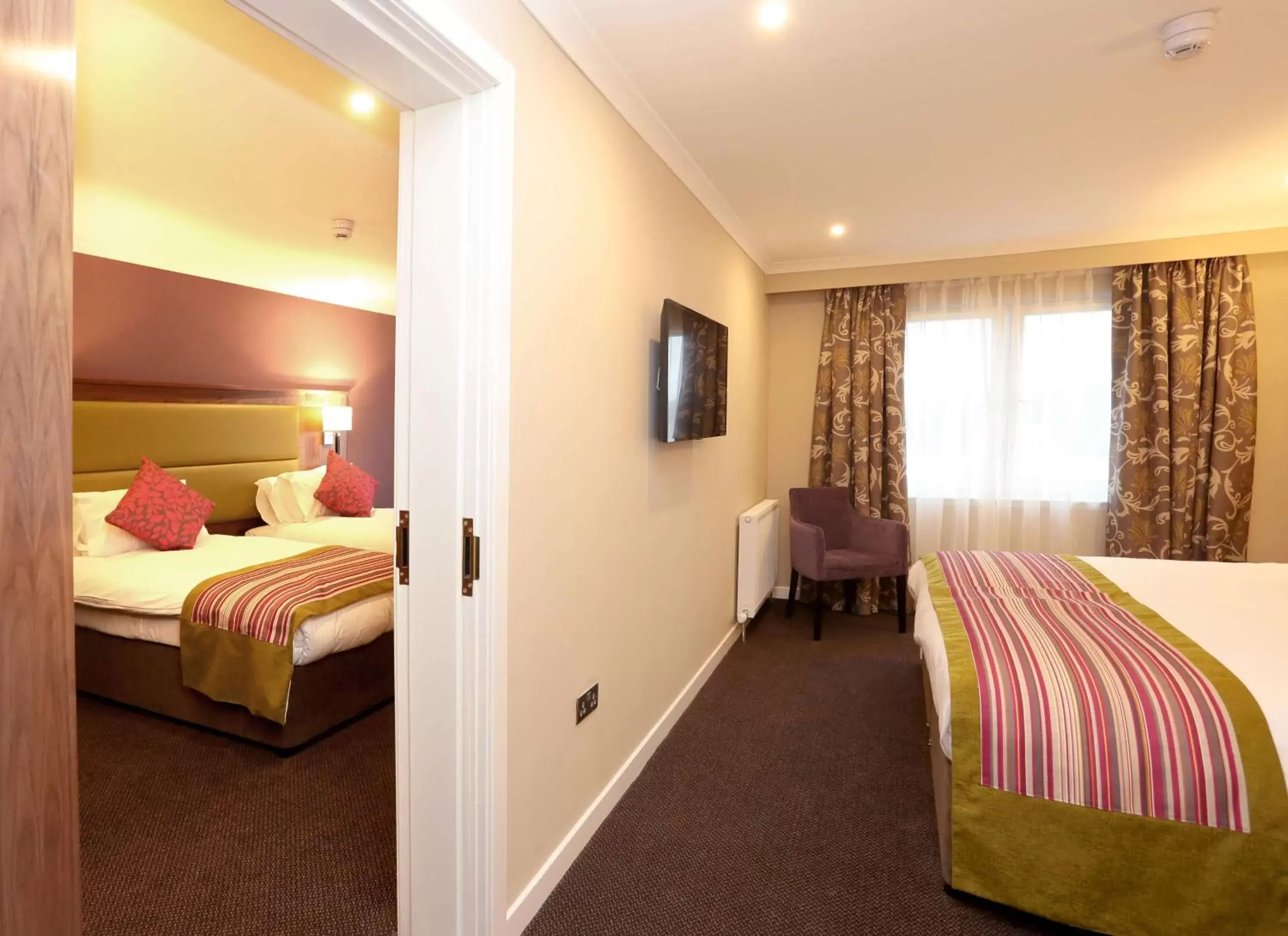 Photo of the whole room, Bed in Best Western Woodlands Hotel