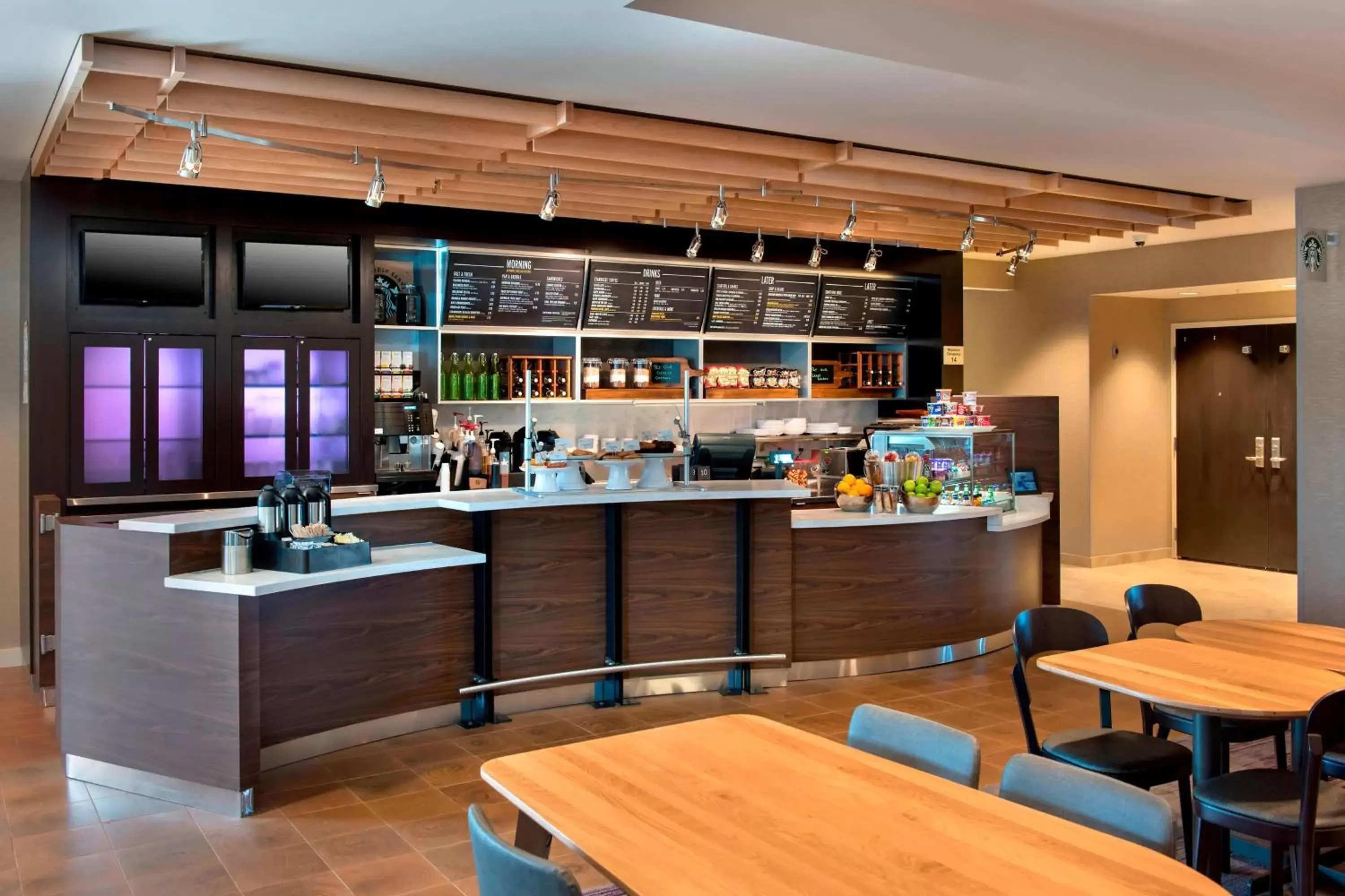 Restaurant/places to eat, Lounge/Bar in Courtyard by Marriott Schenectady at Mohawk Harbor