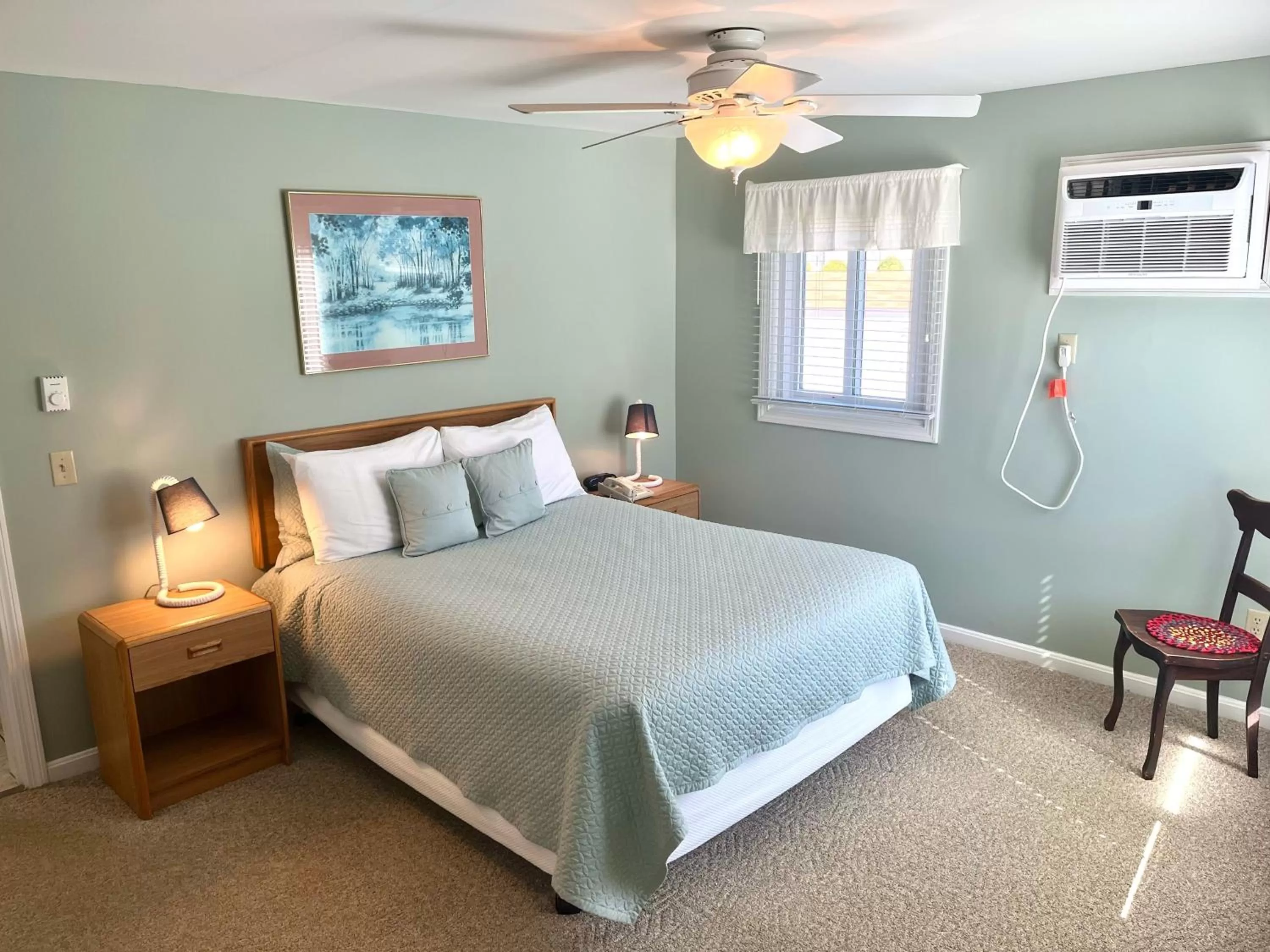 Bed in Elmwood Resort Hotel