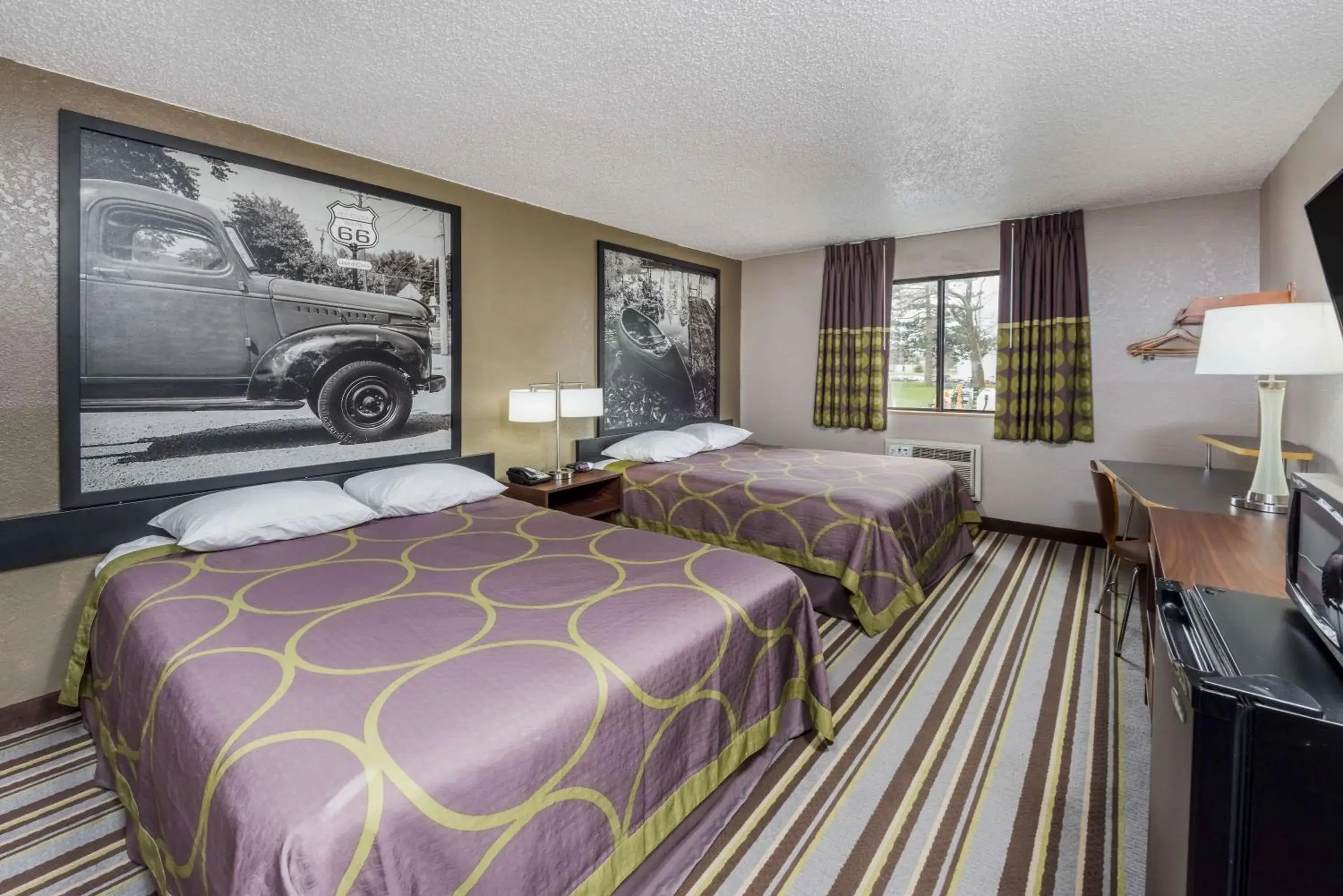 Photo of the whole room, Bed in Super 8 by Wyndham Bloomington Normal