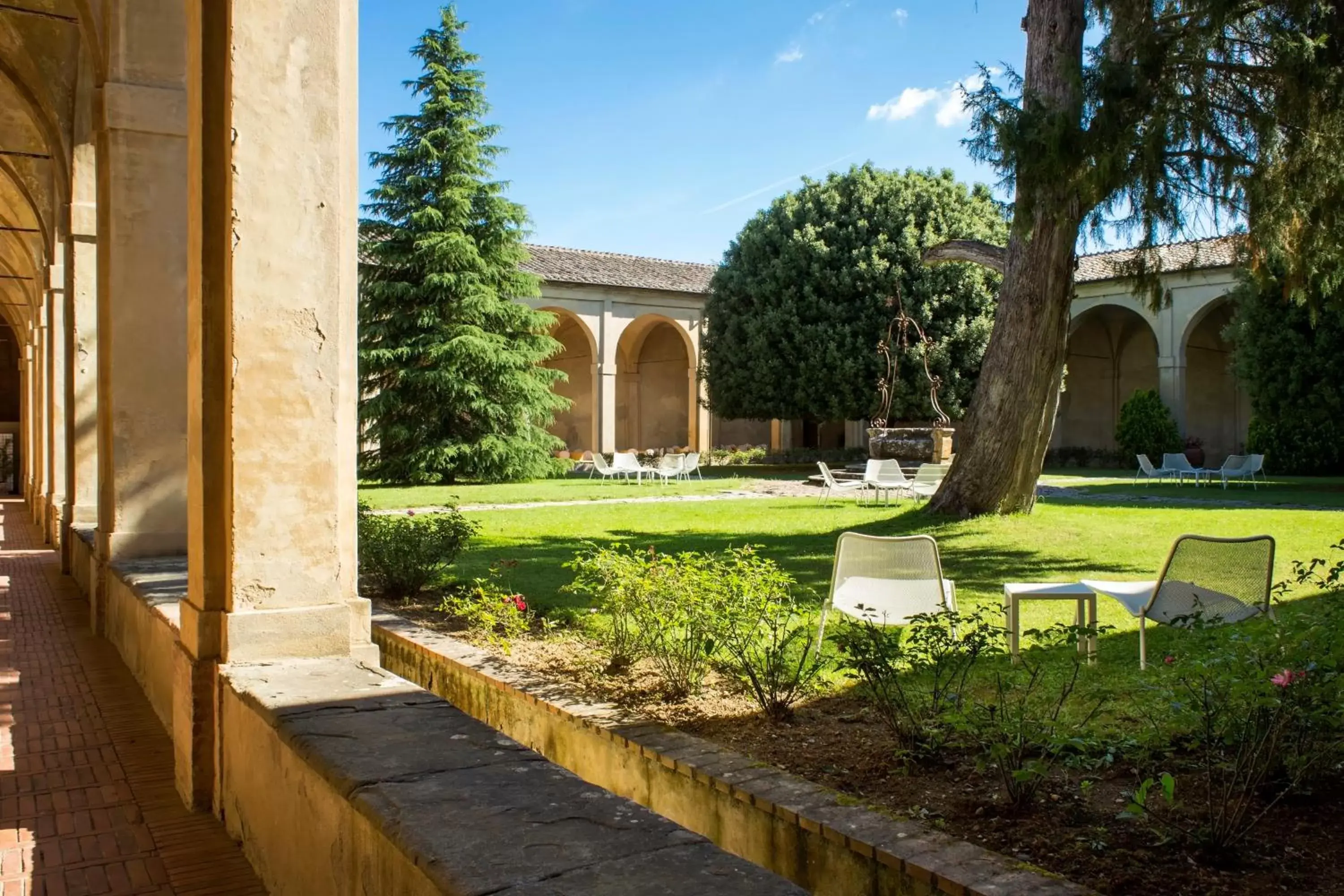 Garden in Certosa di Pontignano Residenza d'Epoca