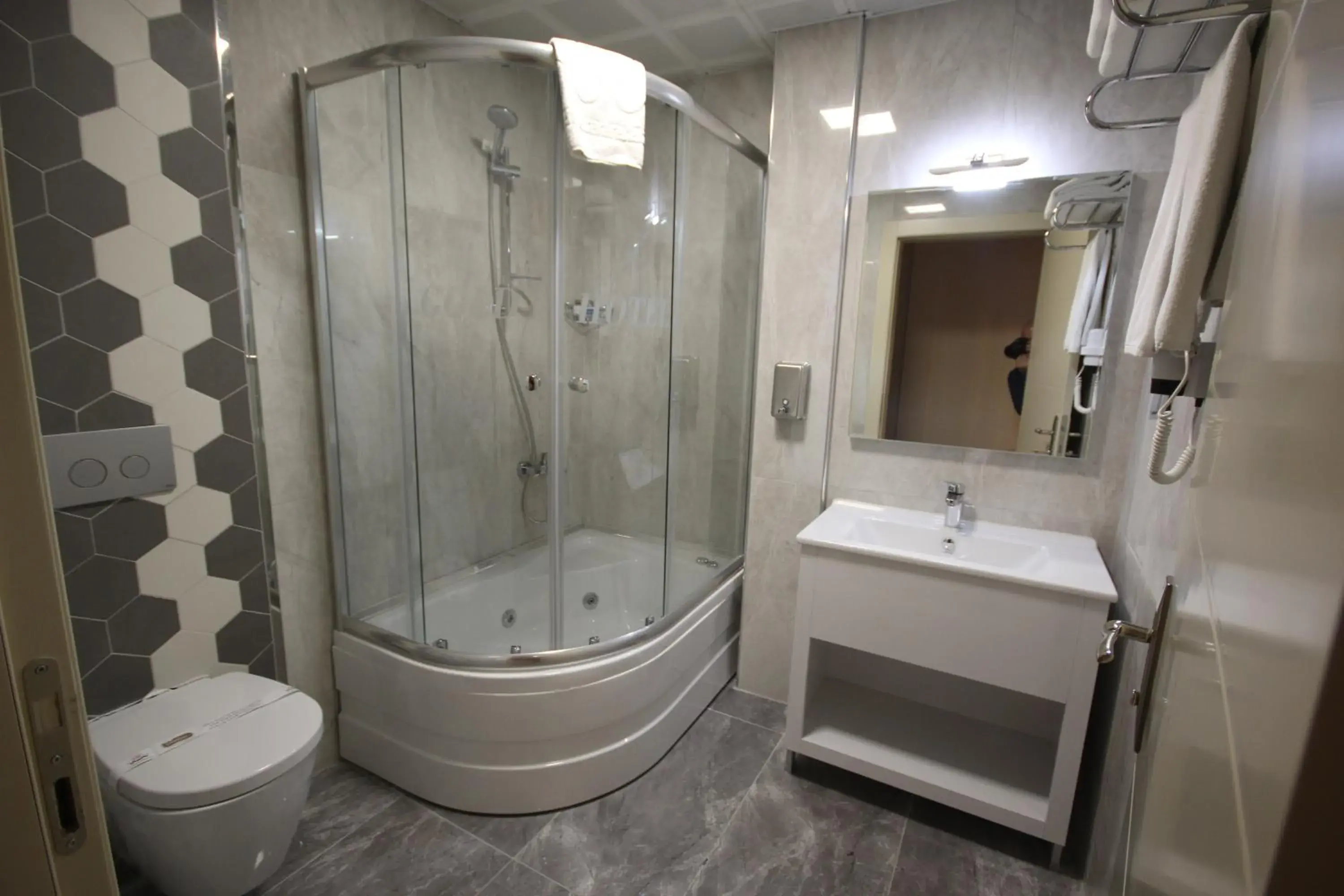 Shower, Bathroom in Ankara Gold Hotel