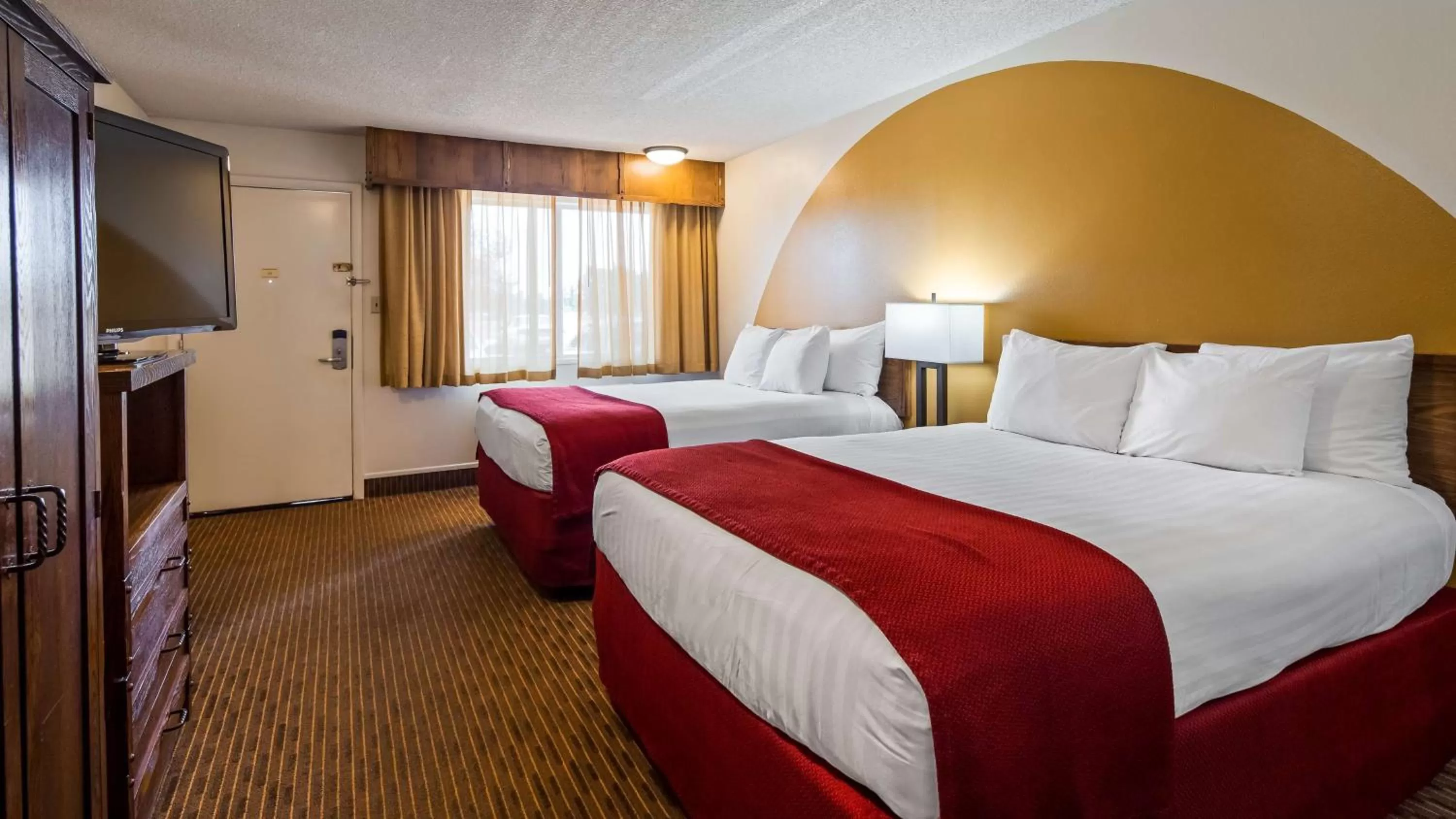 Photo of the whole room, Bed in Best Western Paradise Inn & Resort