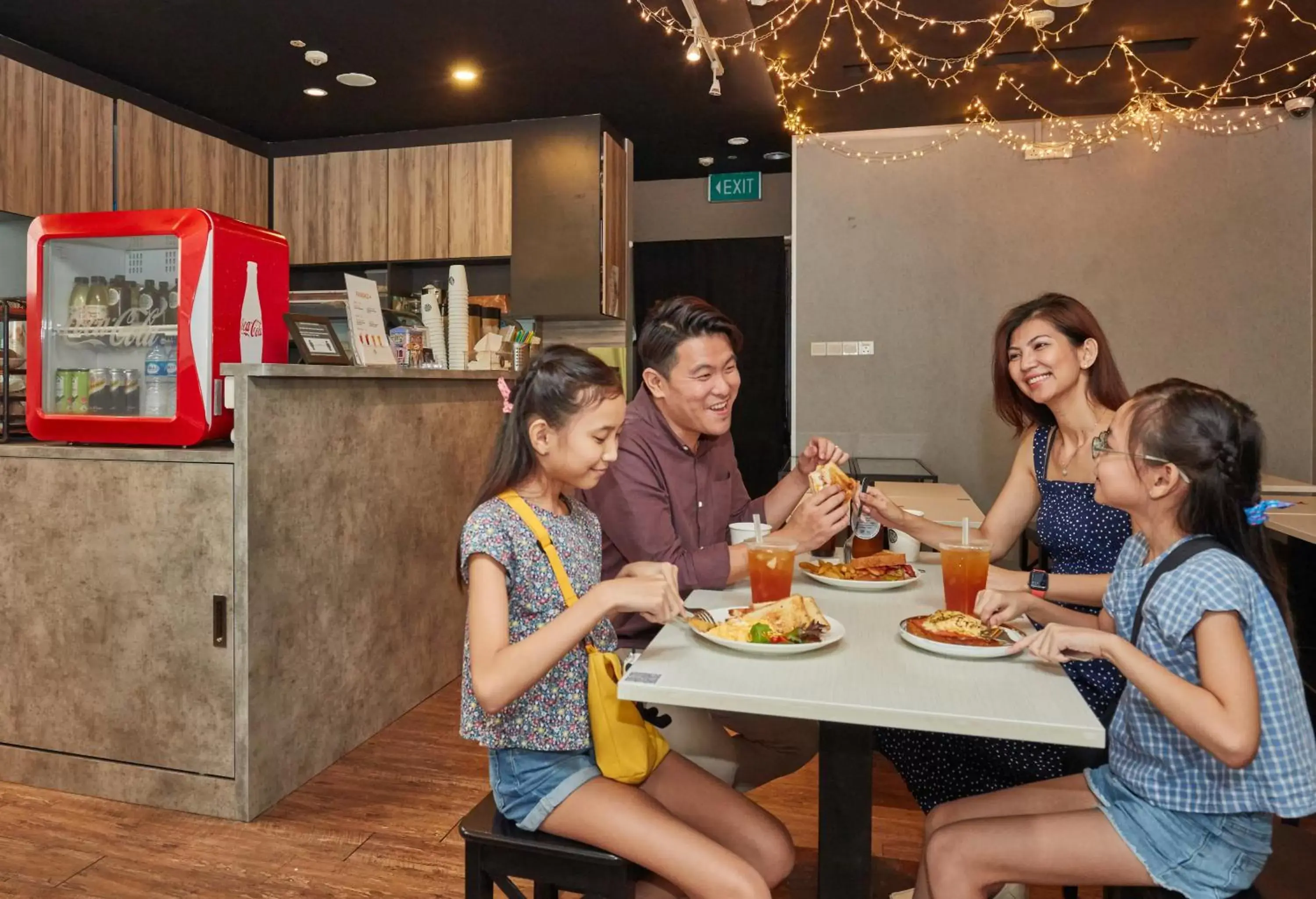 Restaurant/places to eat in ibis budget Singapore Clarke Quay