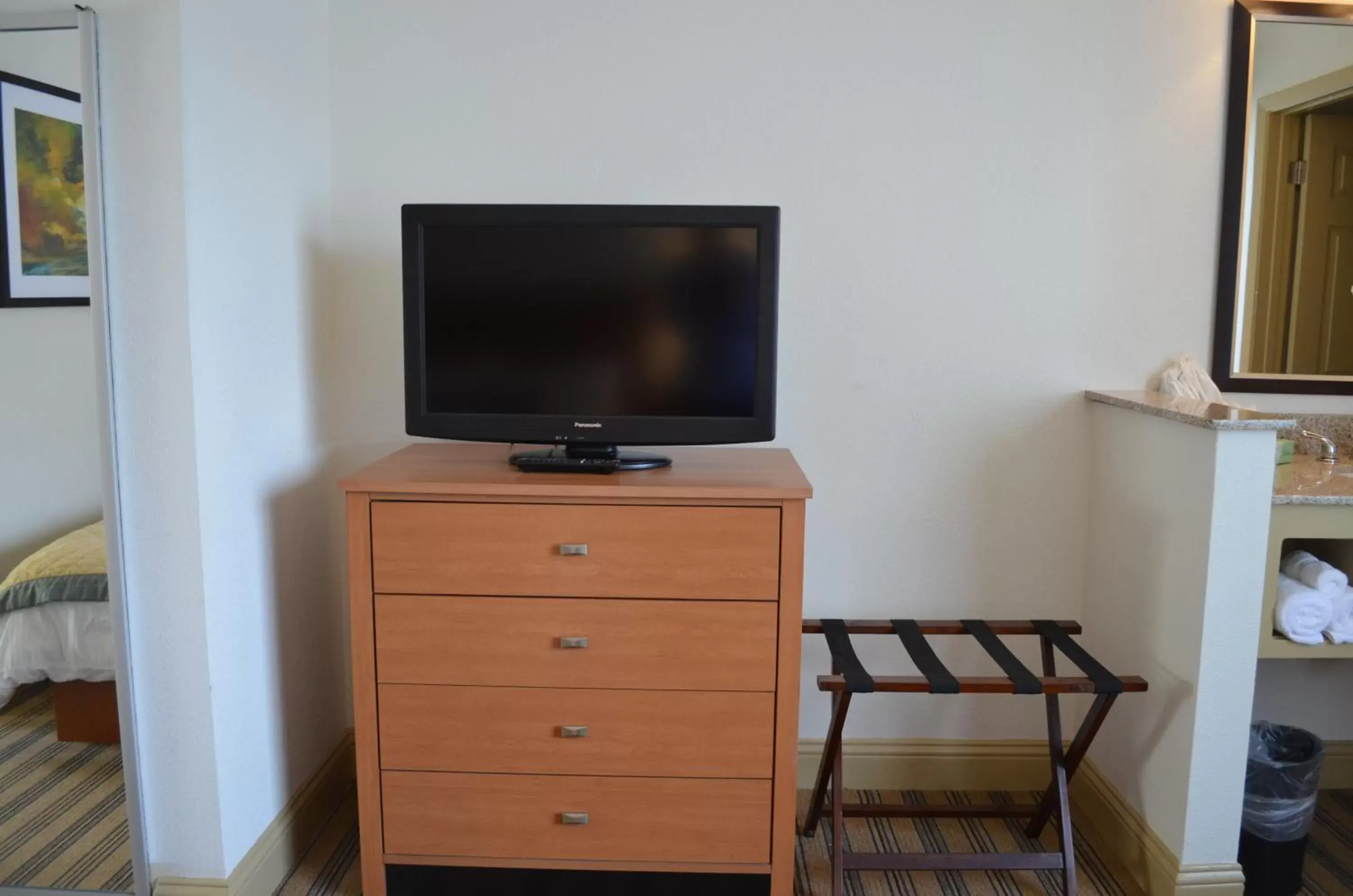 TV and multimedia, TV/Entertainment Center in Comfort Suites Medical District near Mall of Louisiana