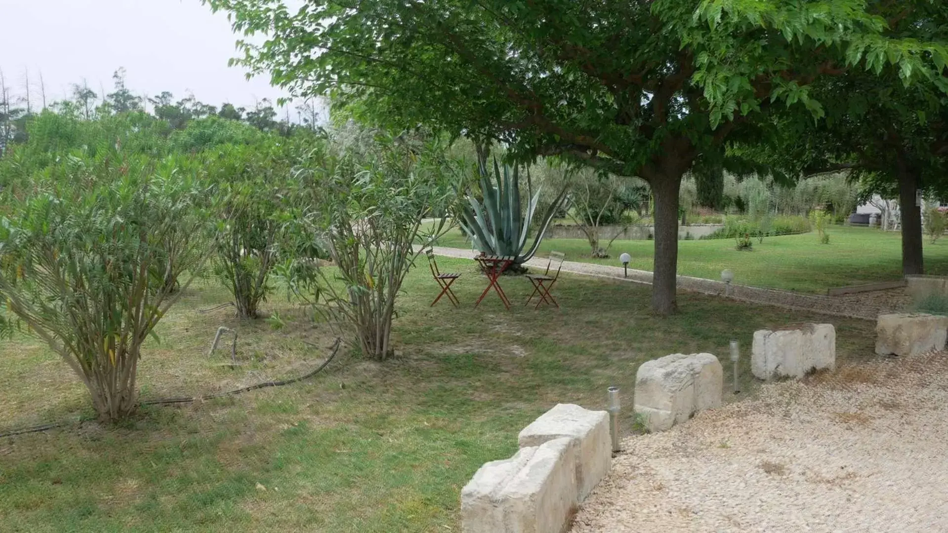 Garden in MAS MAURANE-Chambre d'hôte avec SPA privé