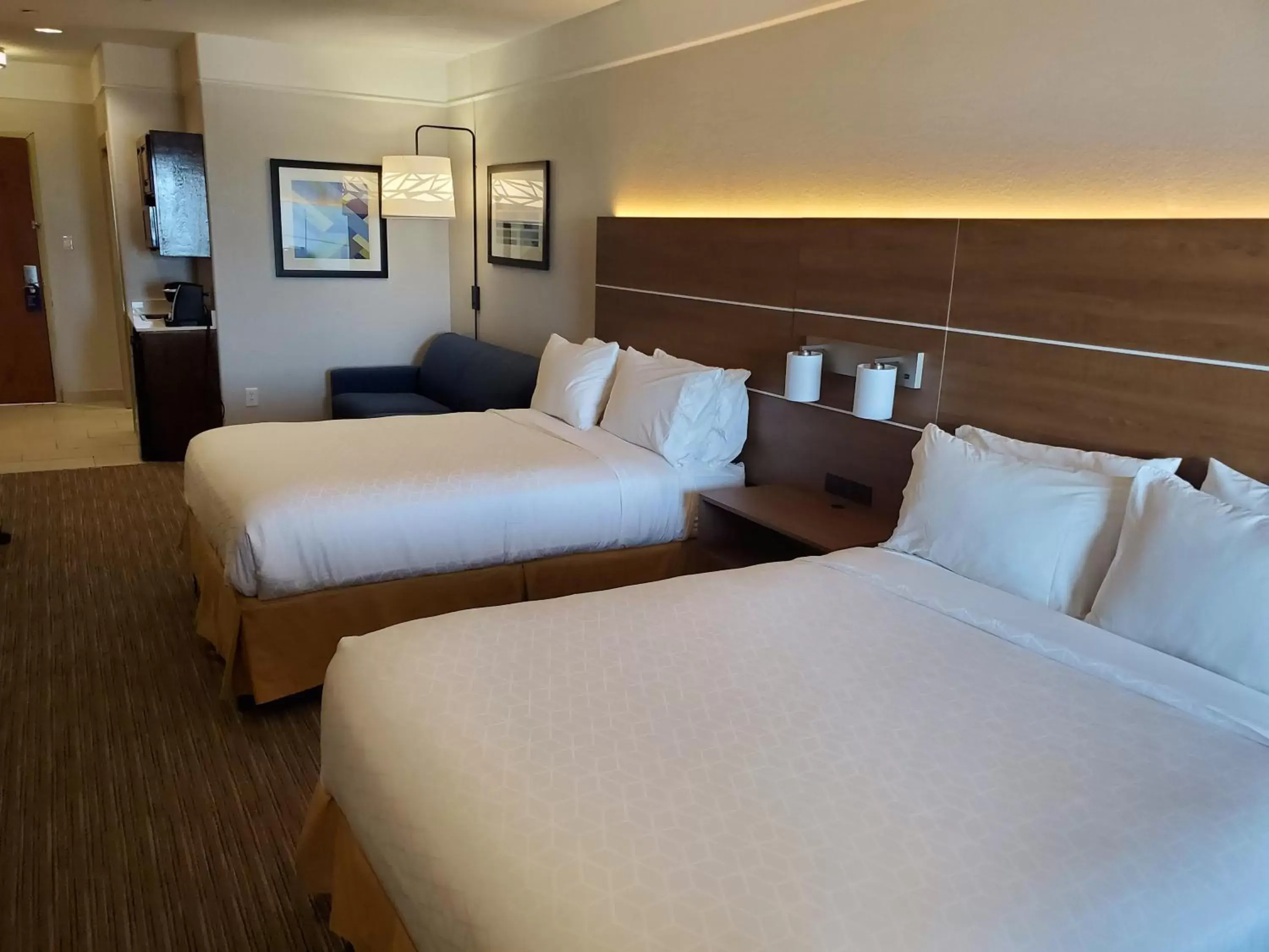 Photo of the whole room, Bed in Holiday Inn Express Hotel Galveston West-Seawall, an IHG Hotel