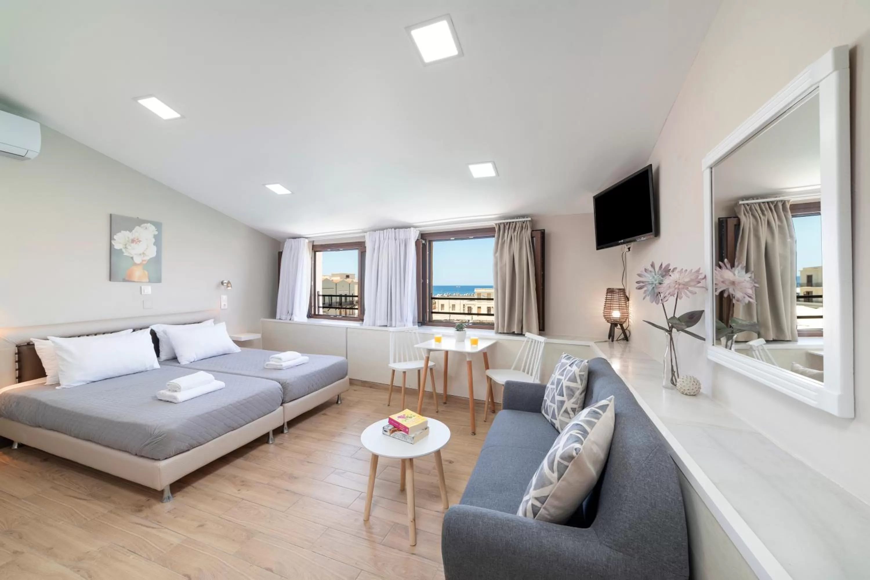 Photo of the whole room, Bed in Faros Rooms