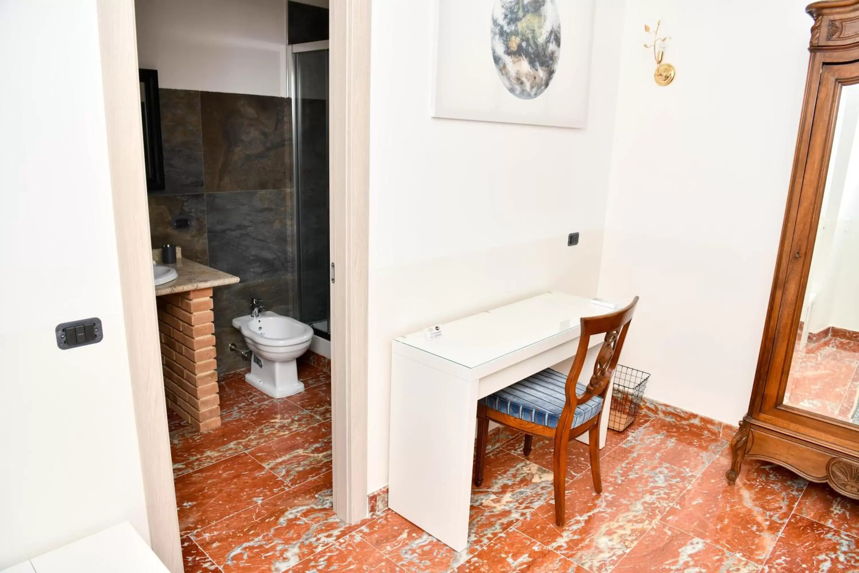 Decorative detail, Bathroom in Il Piccolo Hotel