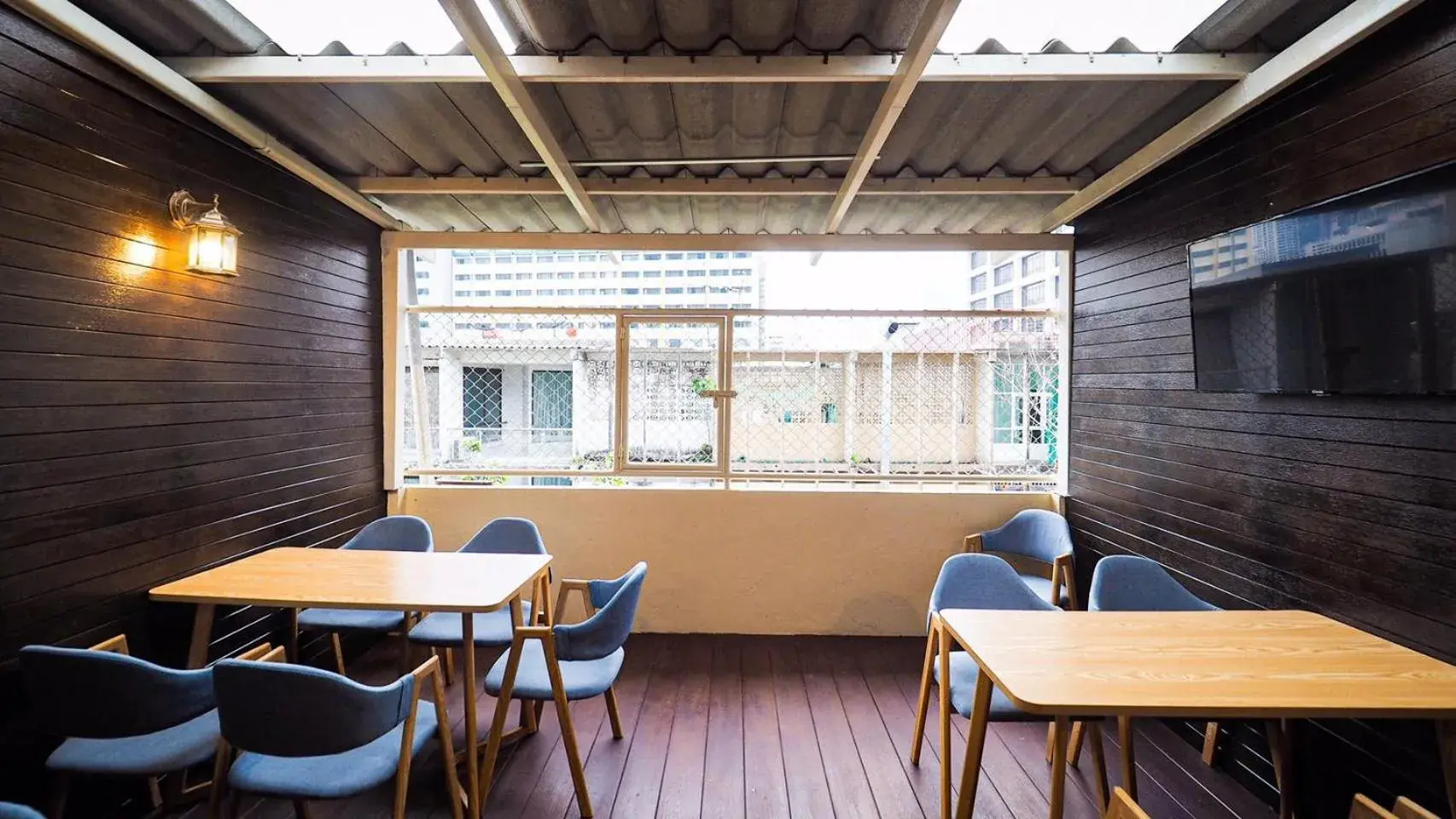 Dining area, Restaurant/Places to Eat in I-Sleep Silom Hostel