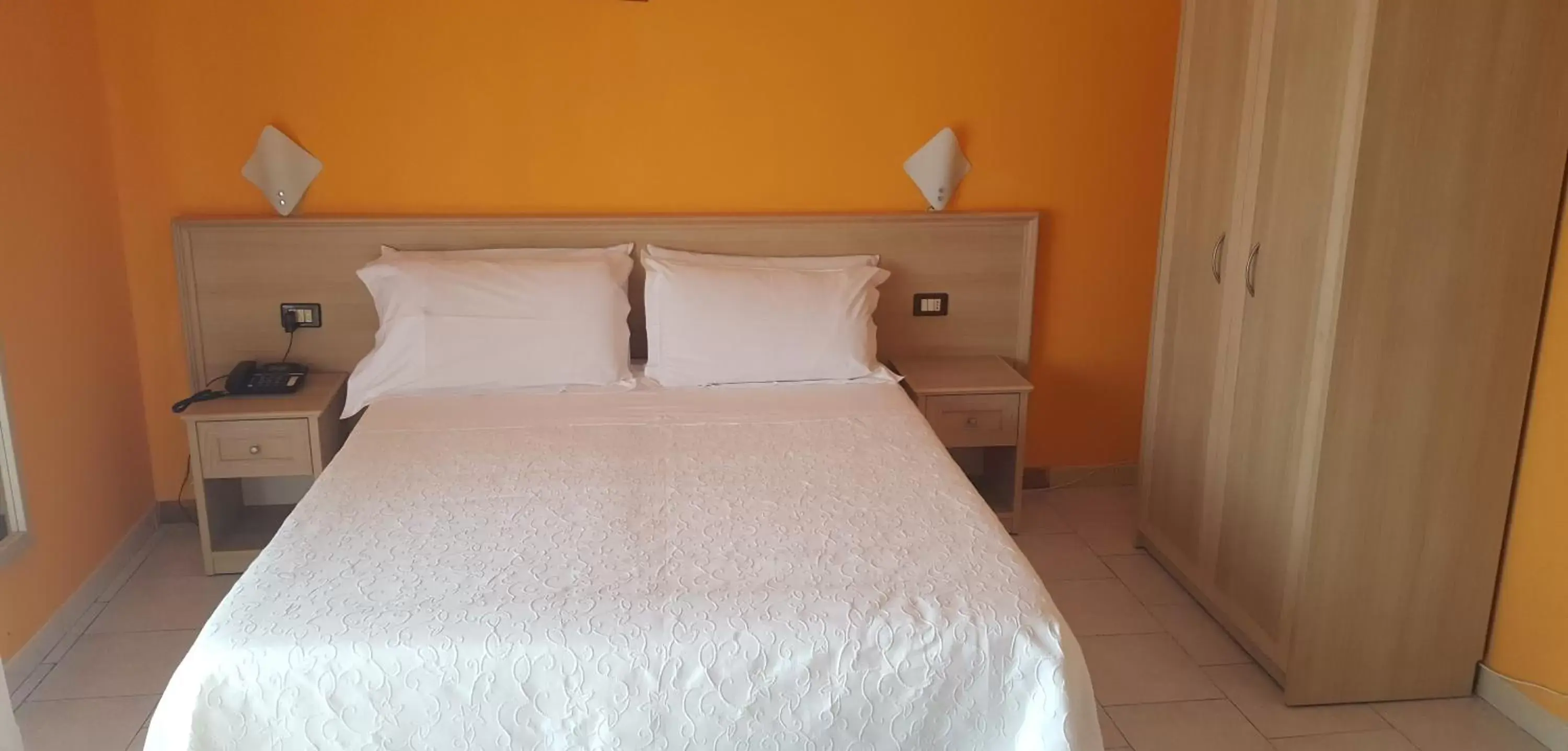 Bedroom, Bed in Hotel Trasimeno Bittarelli
