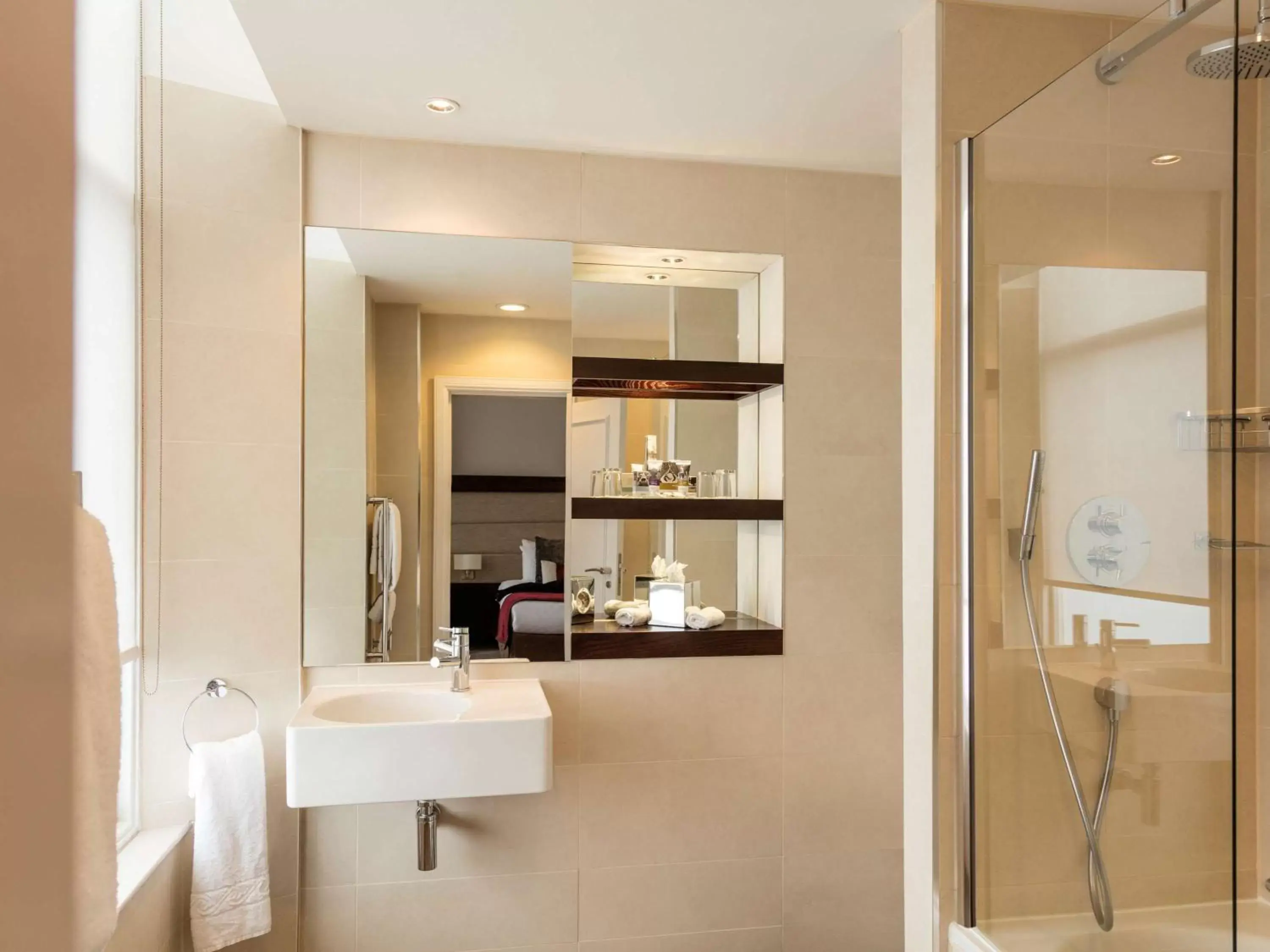 Photo of the whole room, Bathroom in Mercure Aberdeen Caledonian Hotel