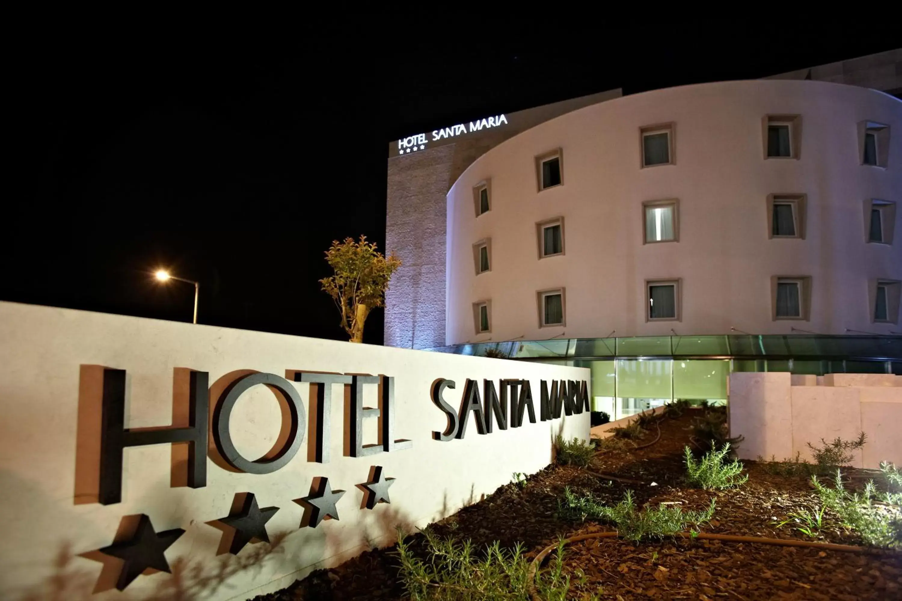 Facade/entrance, Property Building in Hotel Santa Maria